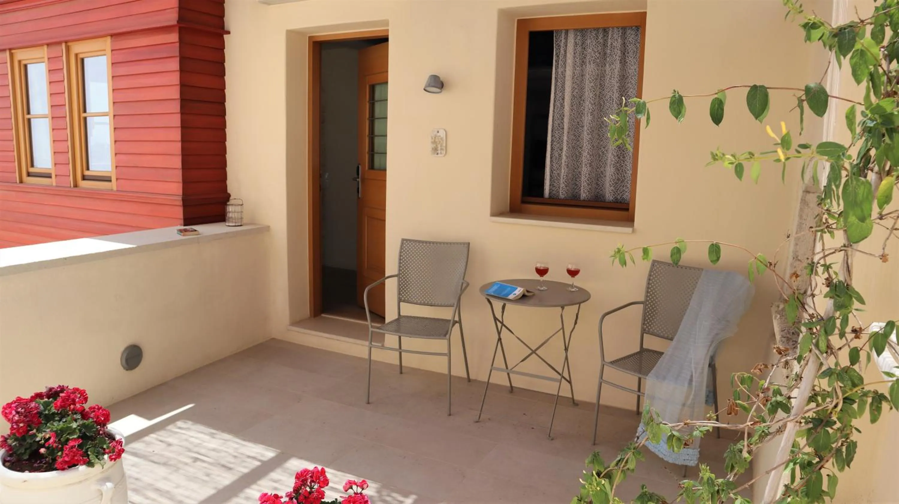 Property building in Veranda Rossa Suites