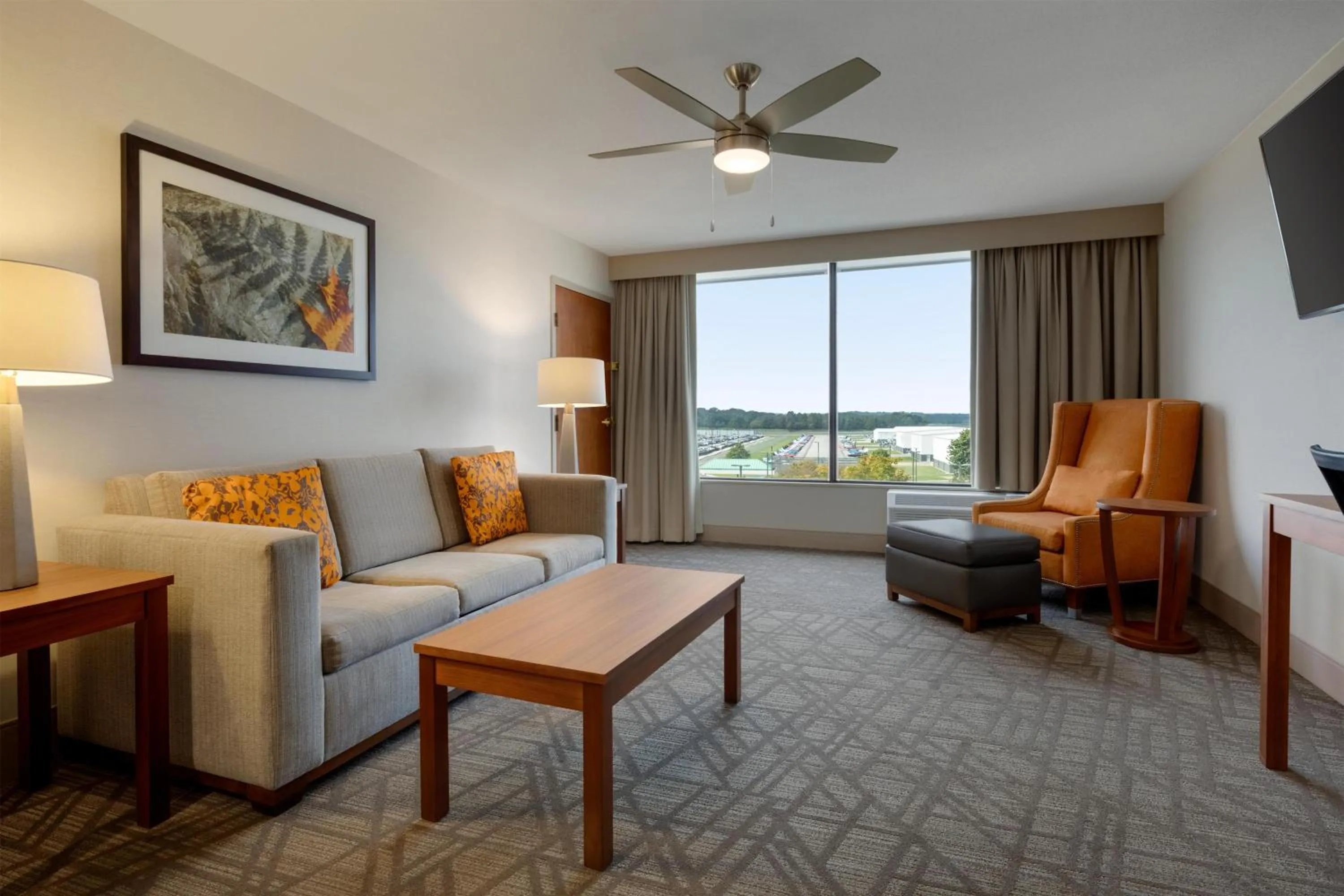 Living room in Hilton Knoxville Airport