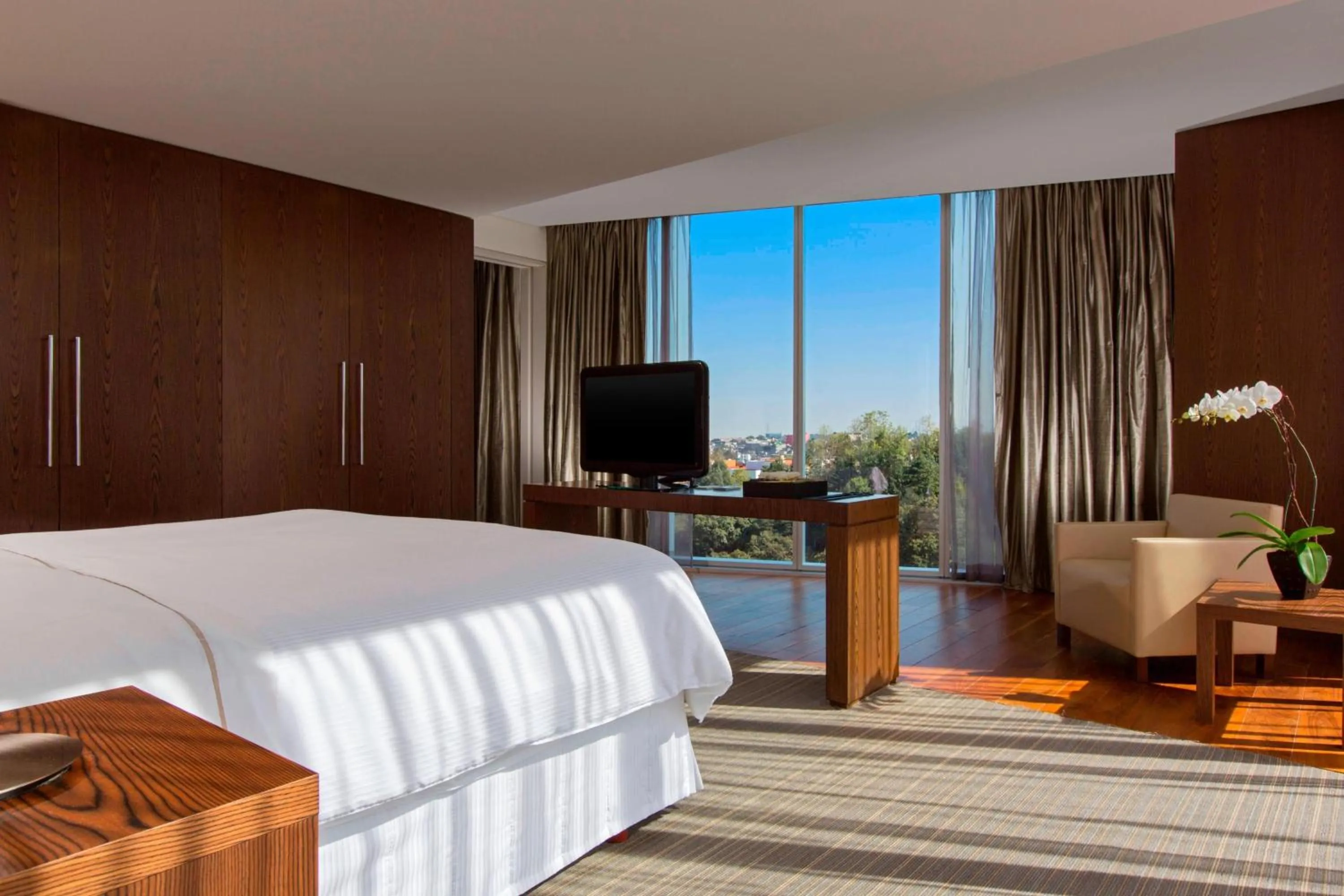 Photo of the whole room, Bed in The Westin Santa Fe, Mexico City