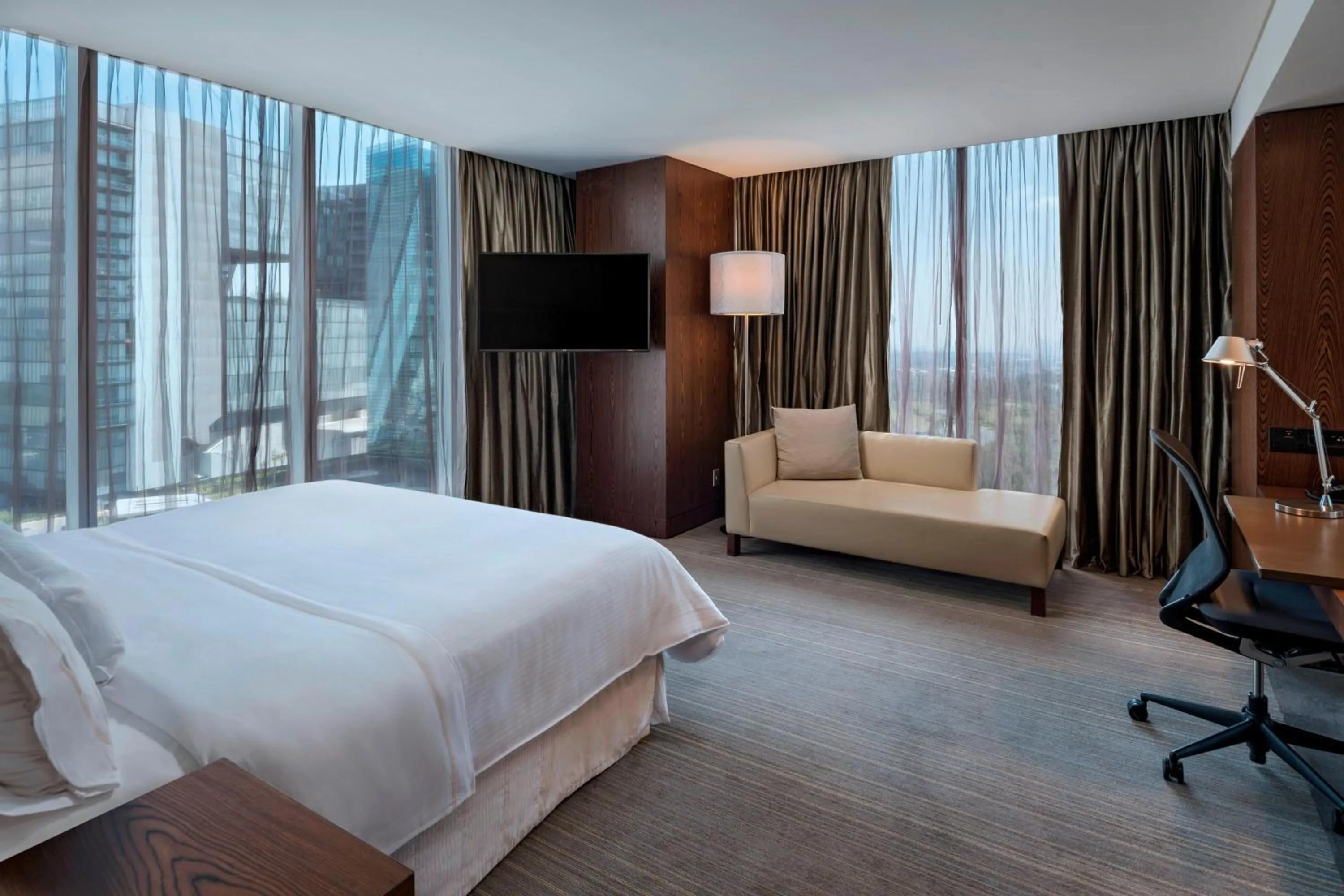 Photo of the whole room, Bed in The Westin Santa Fe, Mexico City