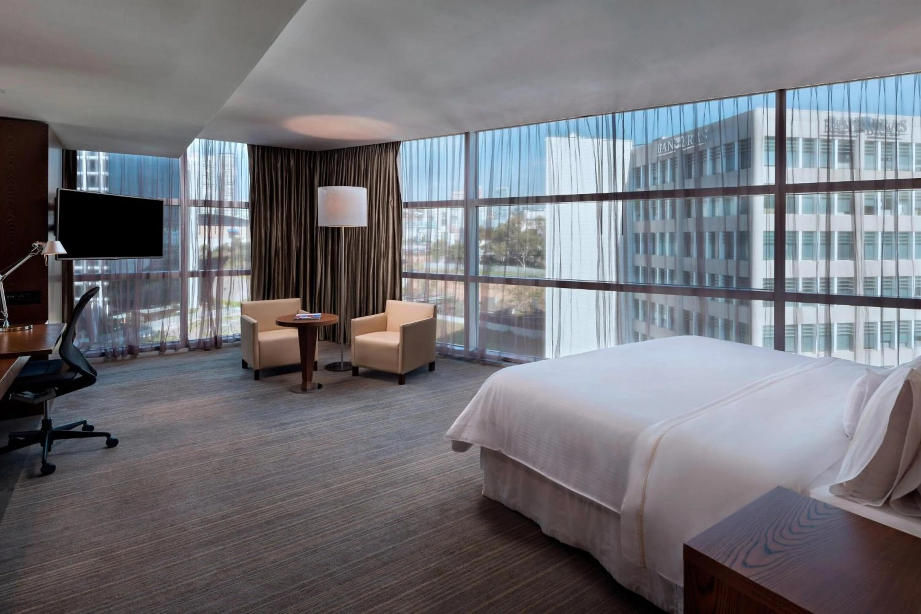 Photo of the whole room, Bed in The Westin Santa Fe, Mexico City