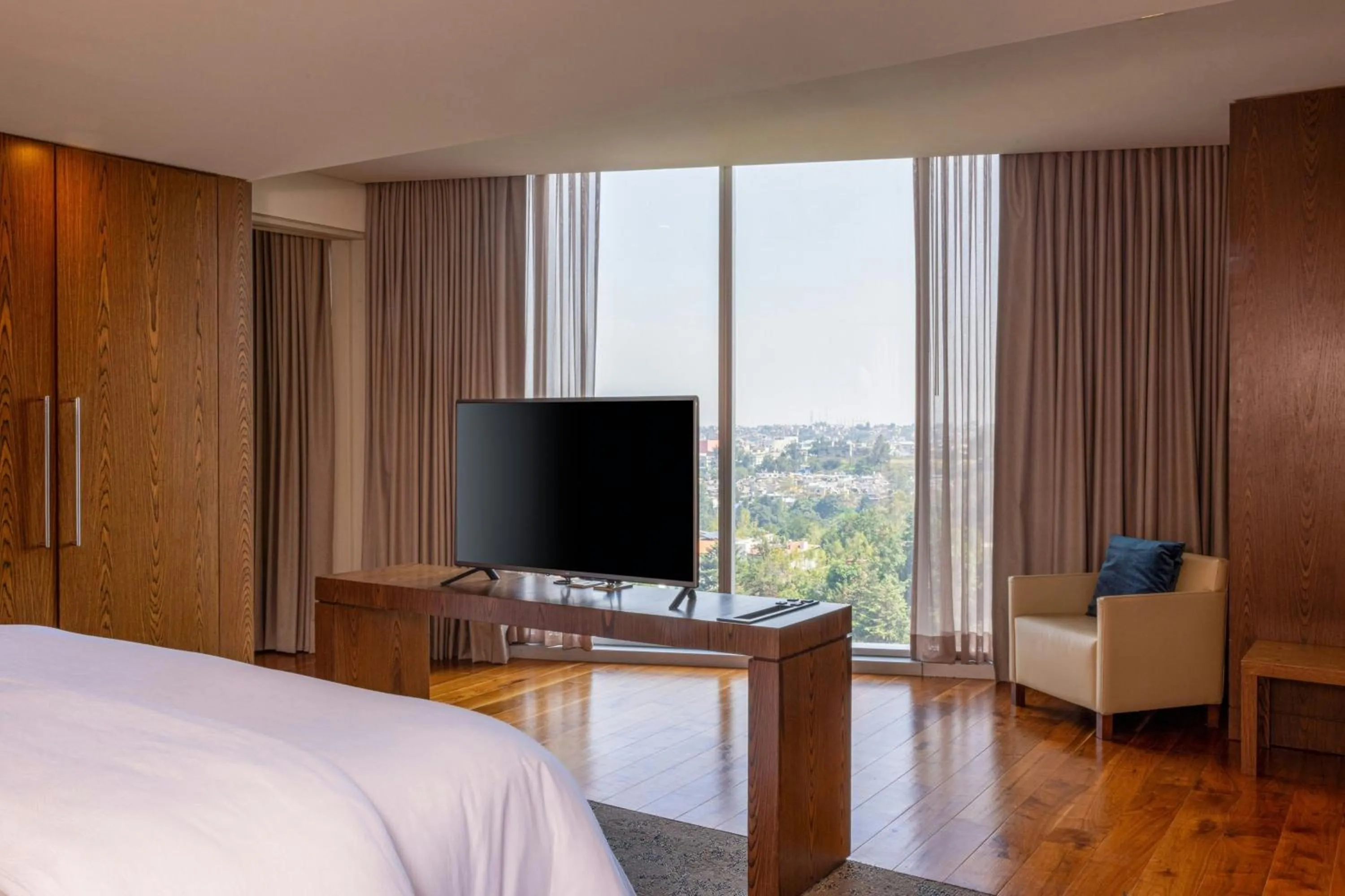 Photo of the whole room, Bed in The Westin Santa Fe, Mexico City