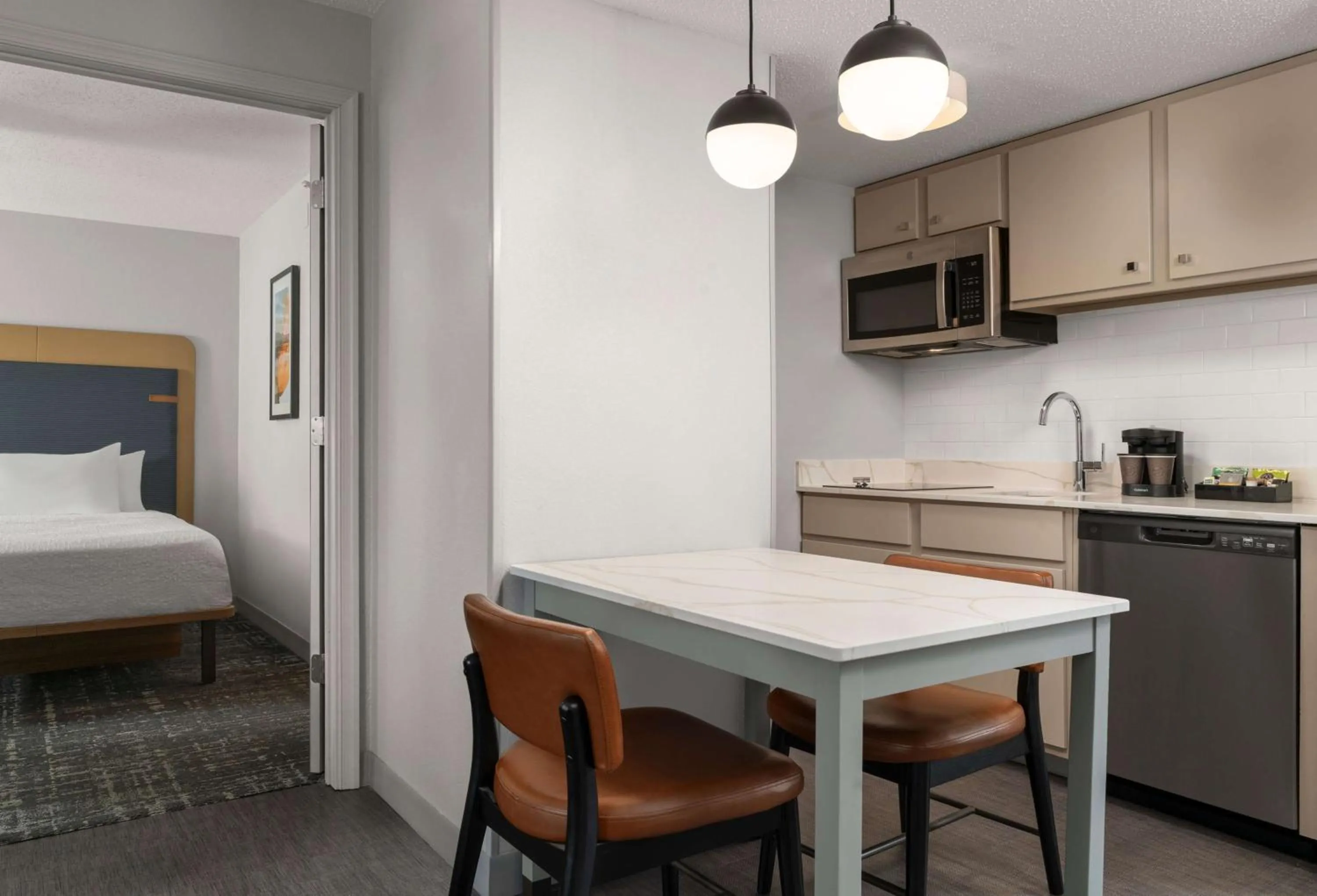 Kitchen or kitchenette, Bed in Homewood Suites by Hilton Chester