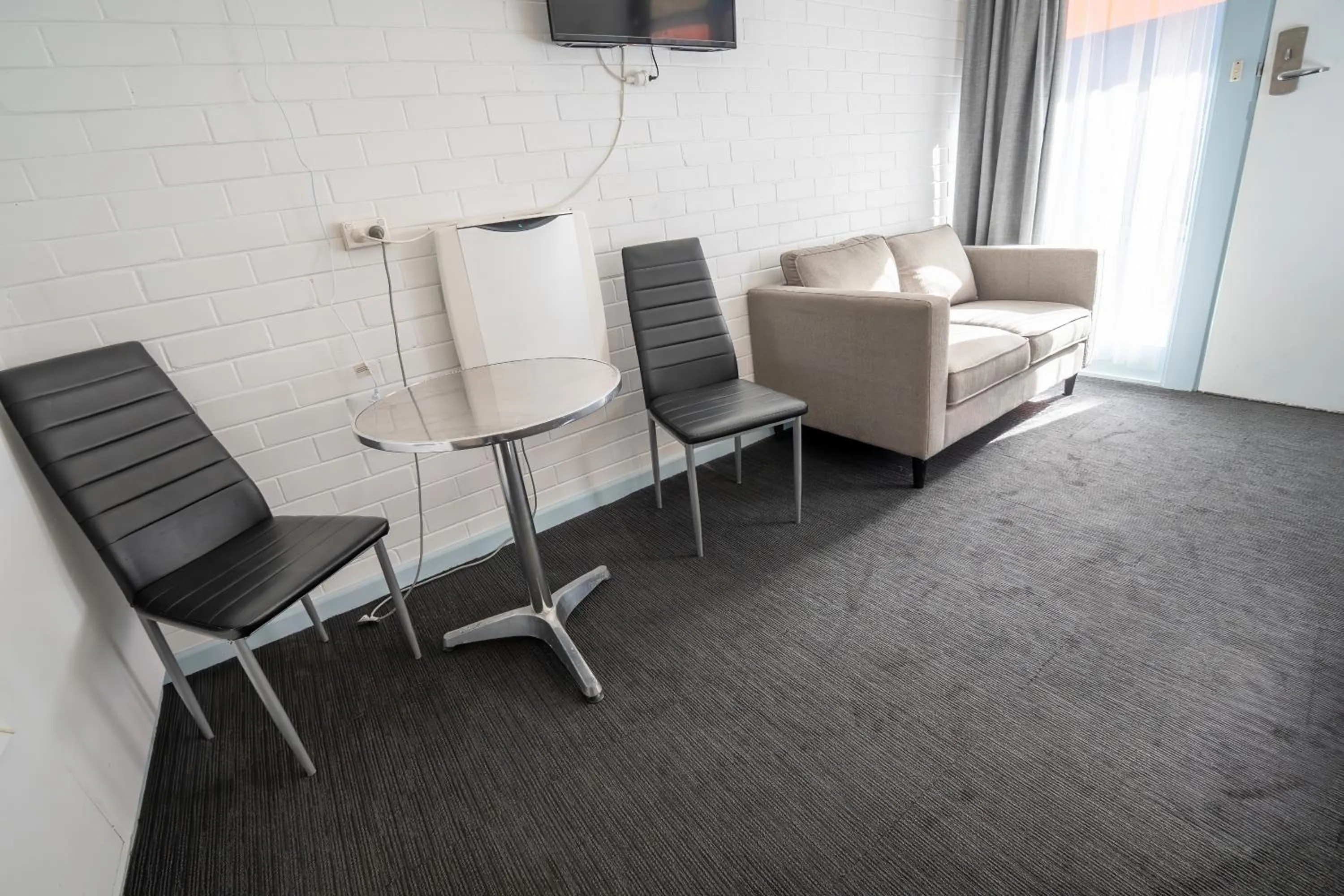 Living room in Bayside Hotel