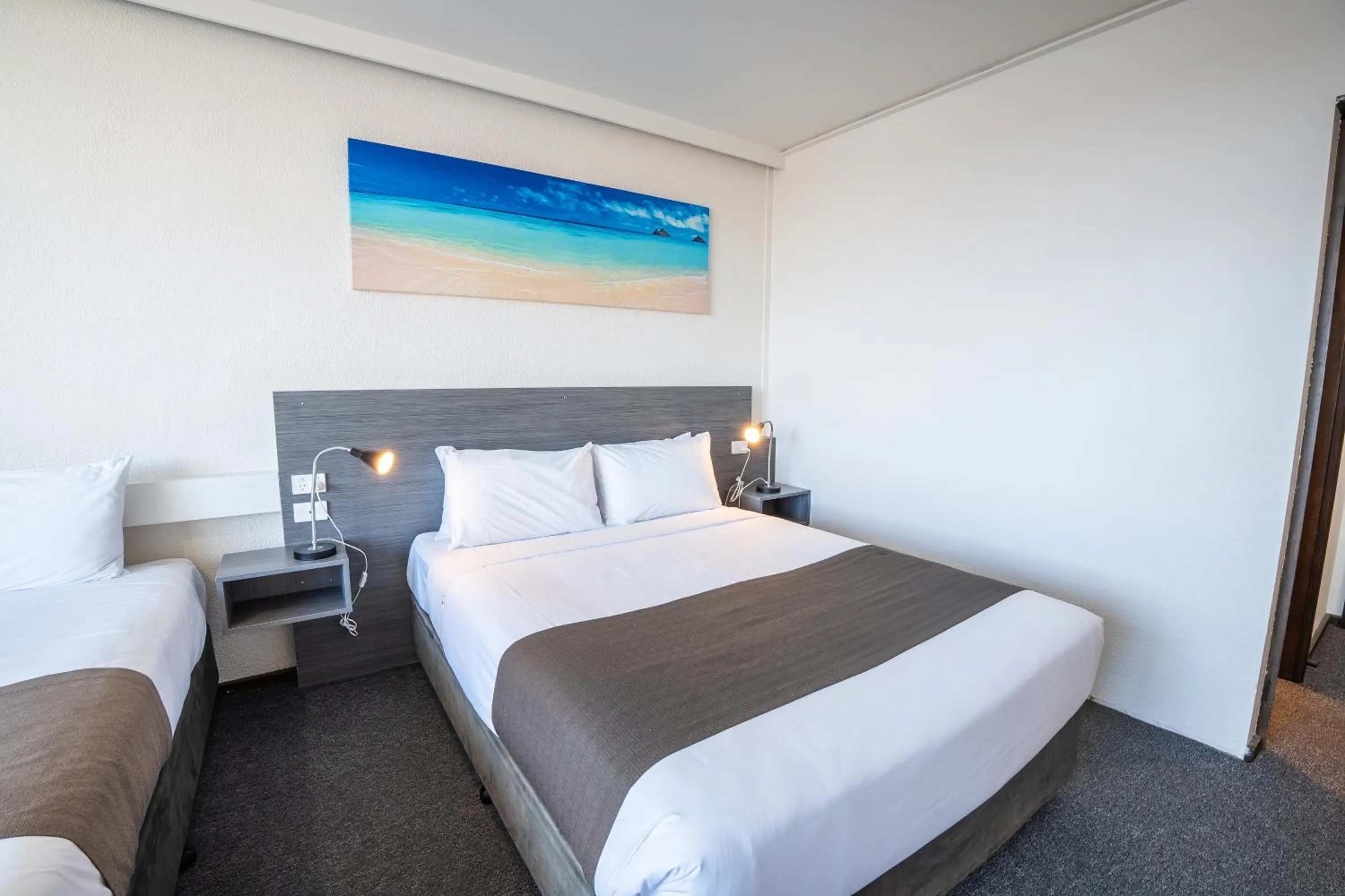 Bedroom, Bed in Bayside Hotel