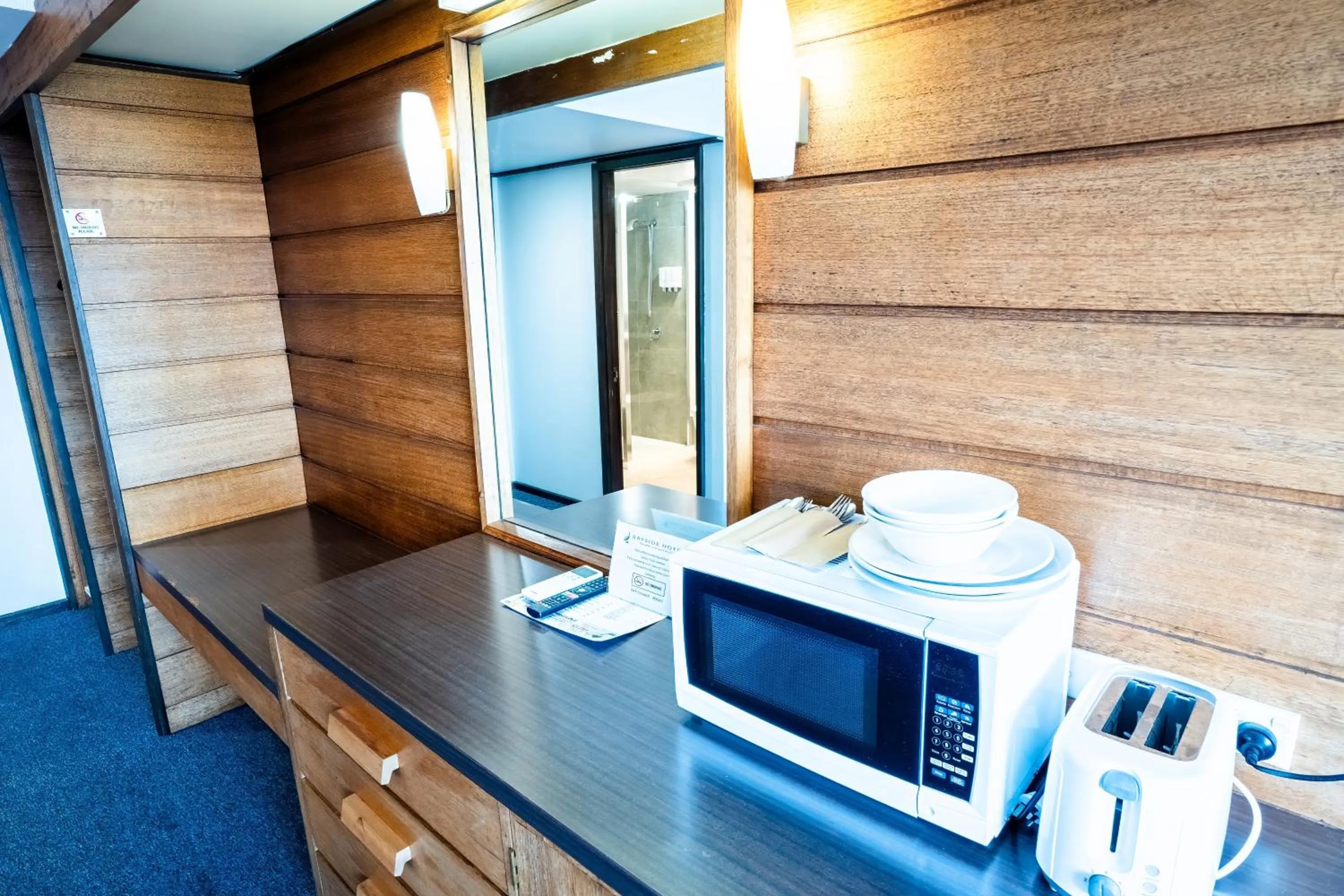 microwave in Bayside Hotel