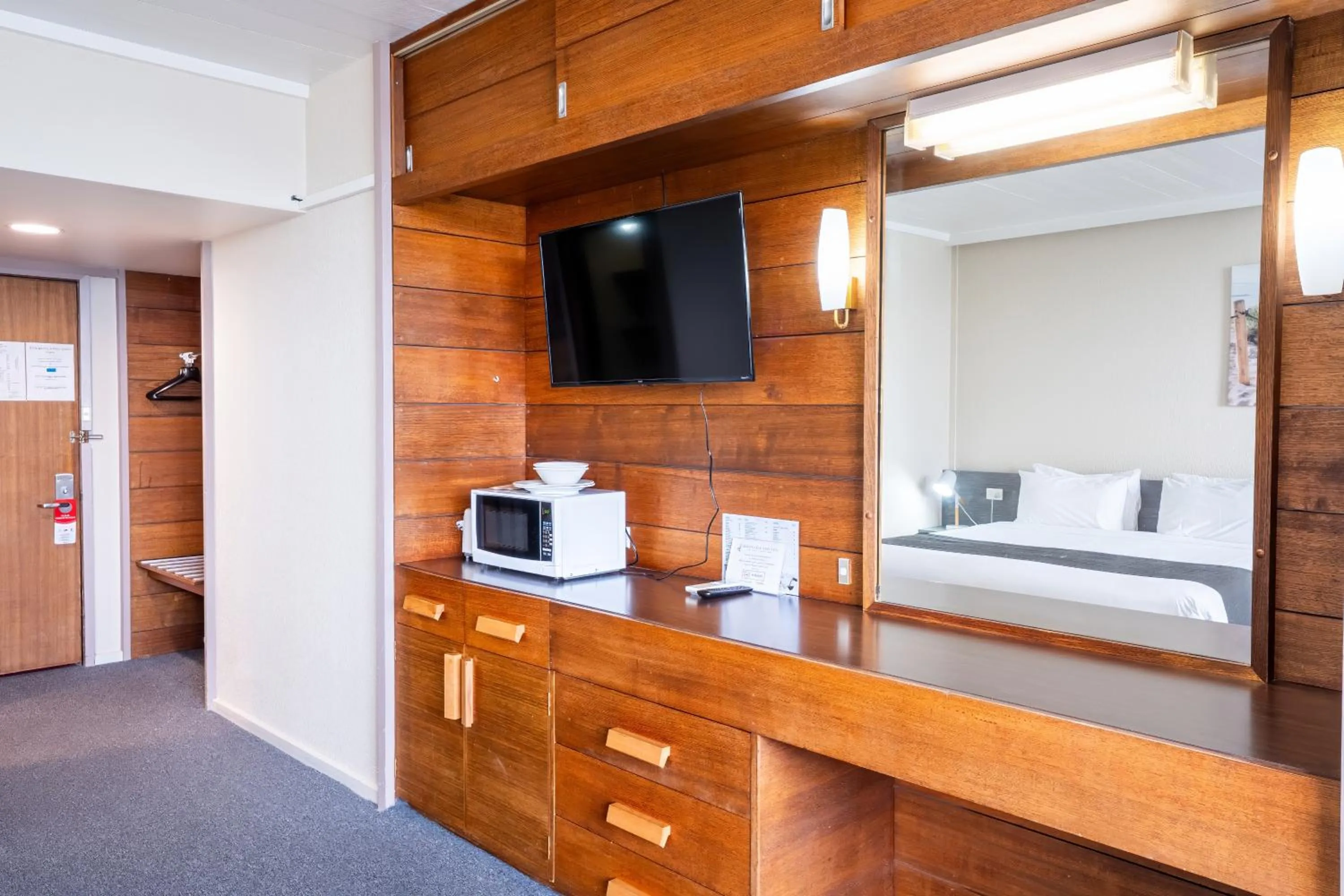 microwave in Bayside Hotel