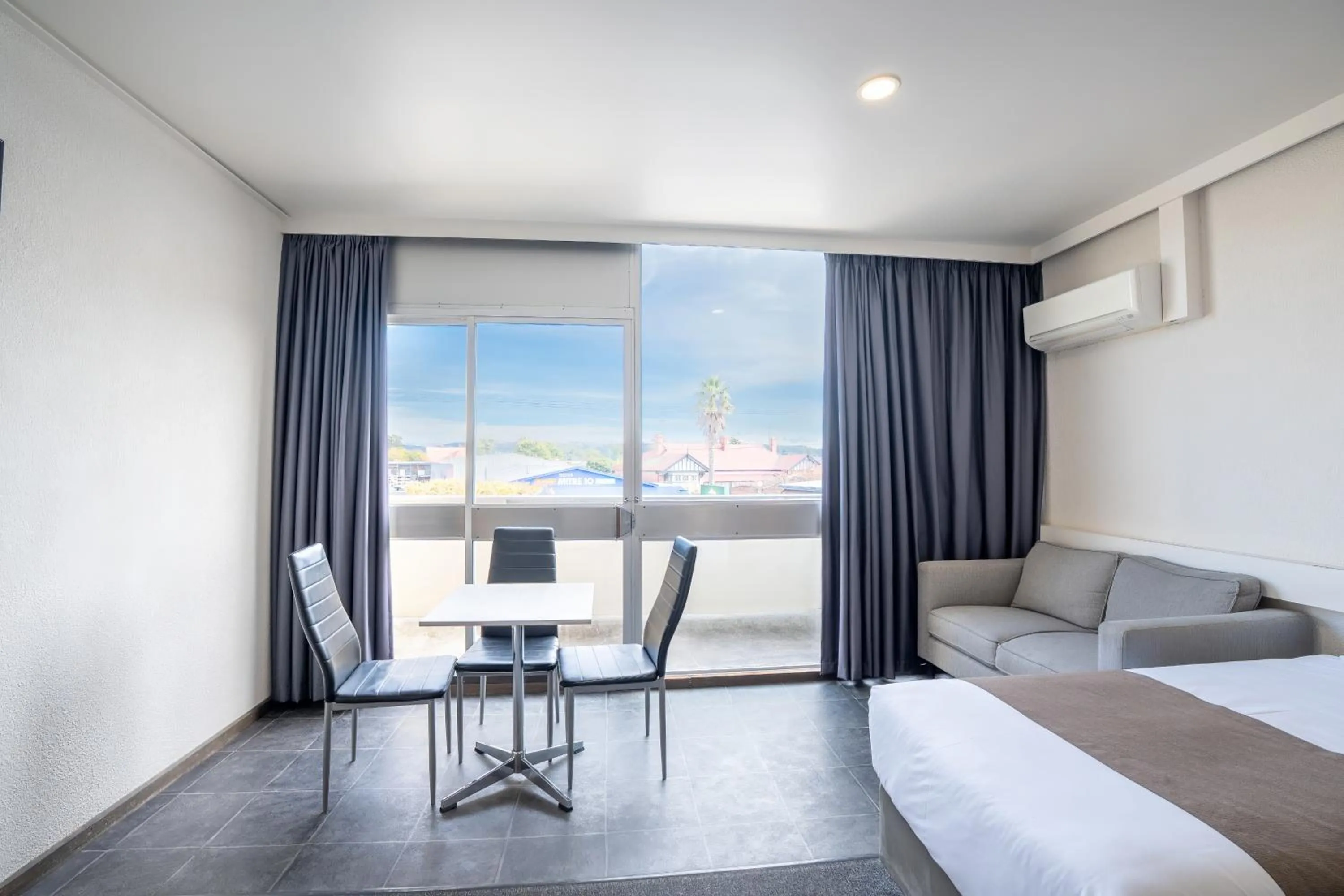 Bed in Bayside Hotel