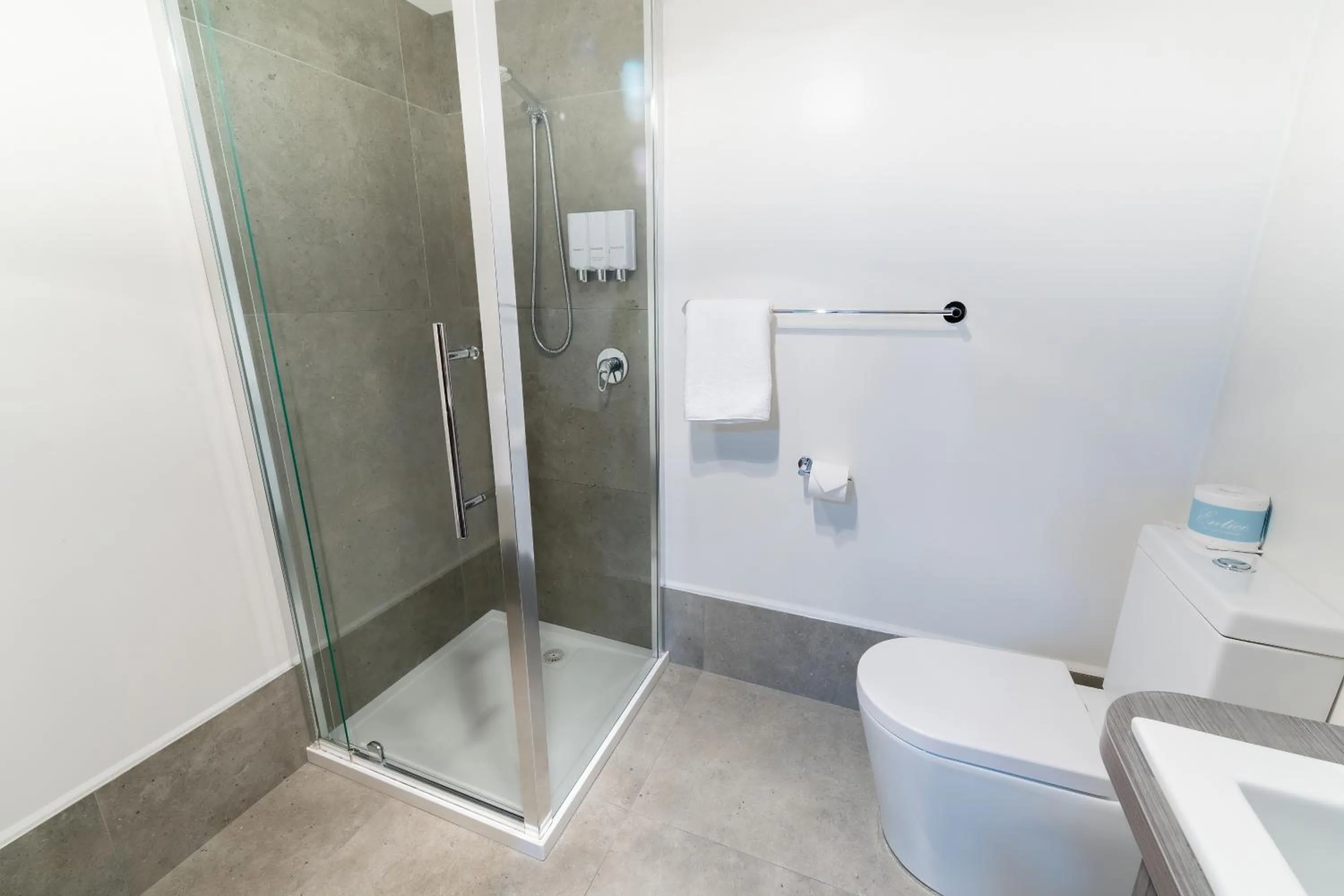 Shower in Bayside Hotel