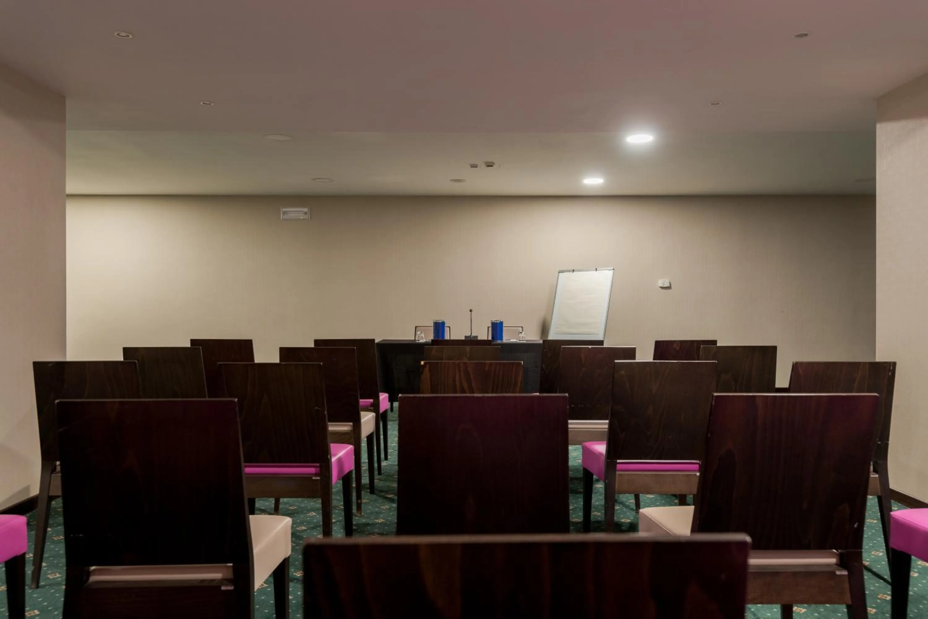 Business facilities in Hotel The Brand