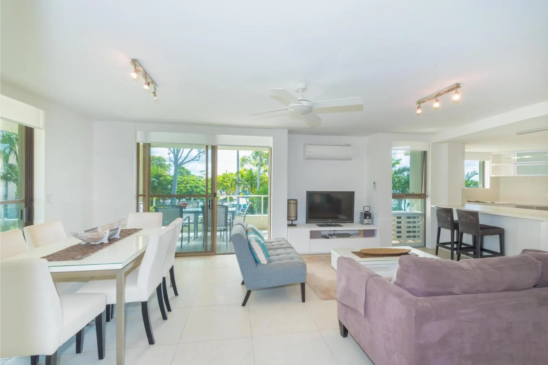 Dining area in Munna Beach Apartments
