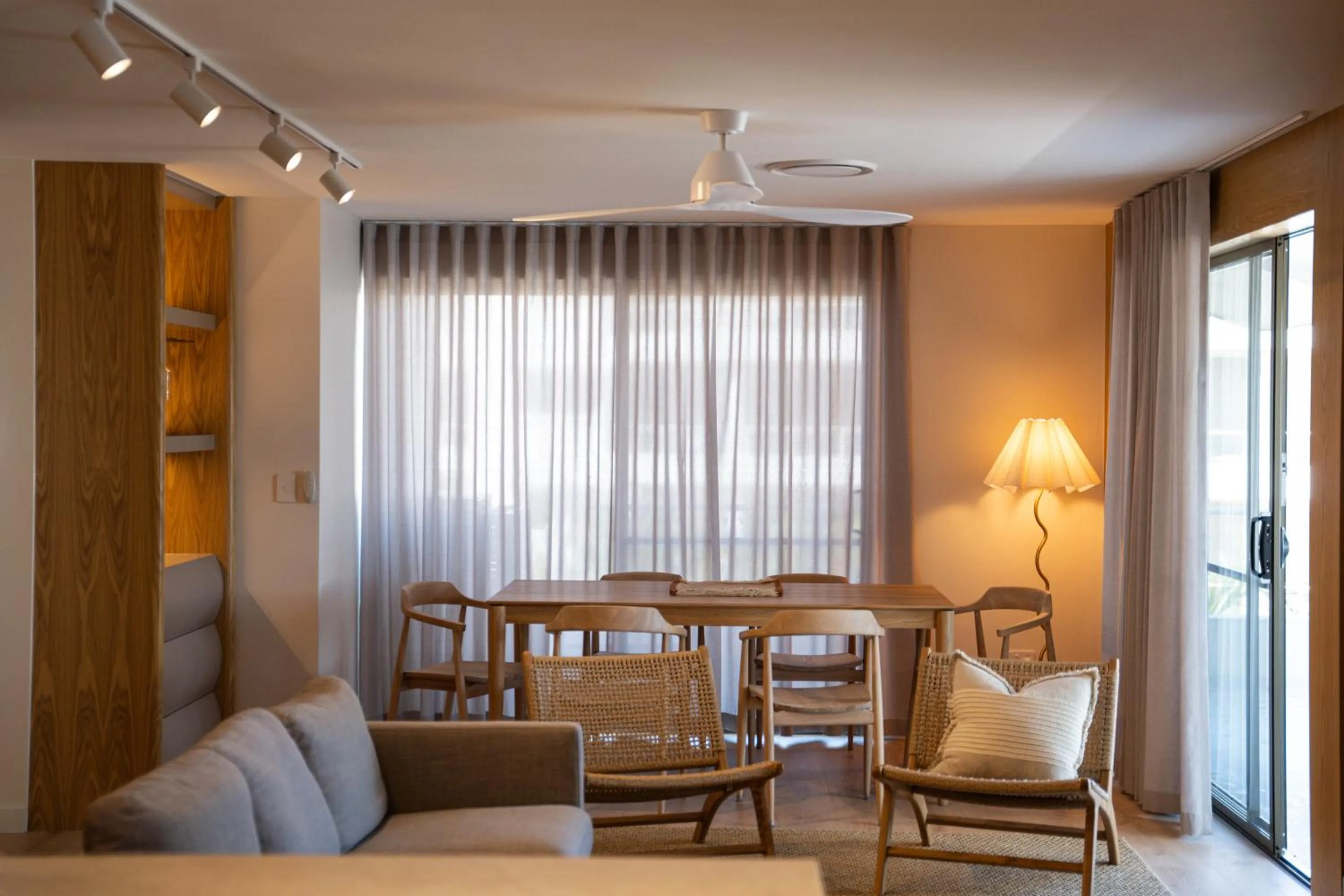 Dining area in Munna Beach Apartments