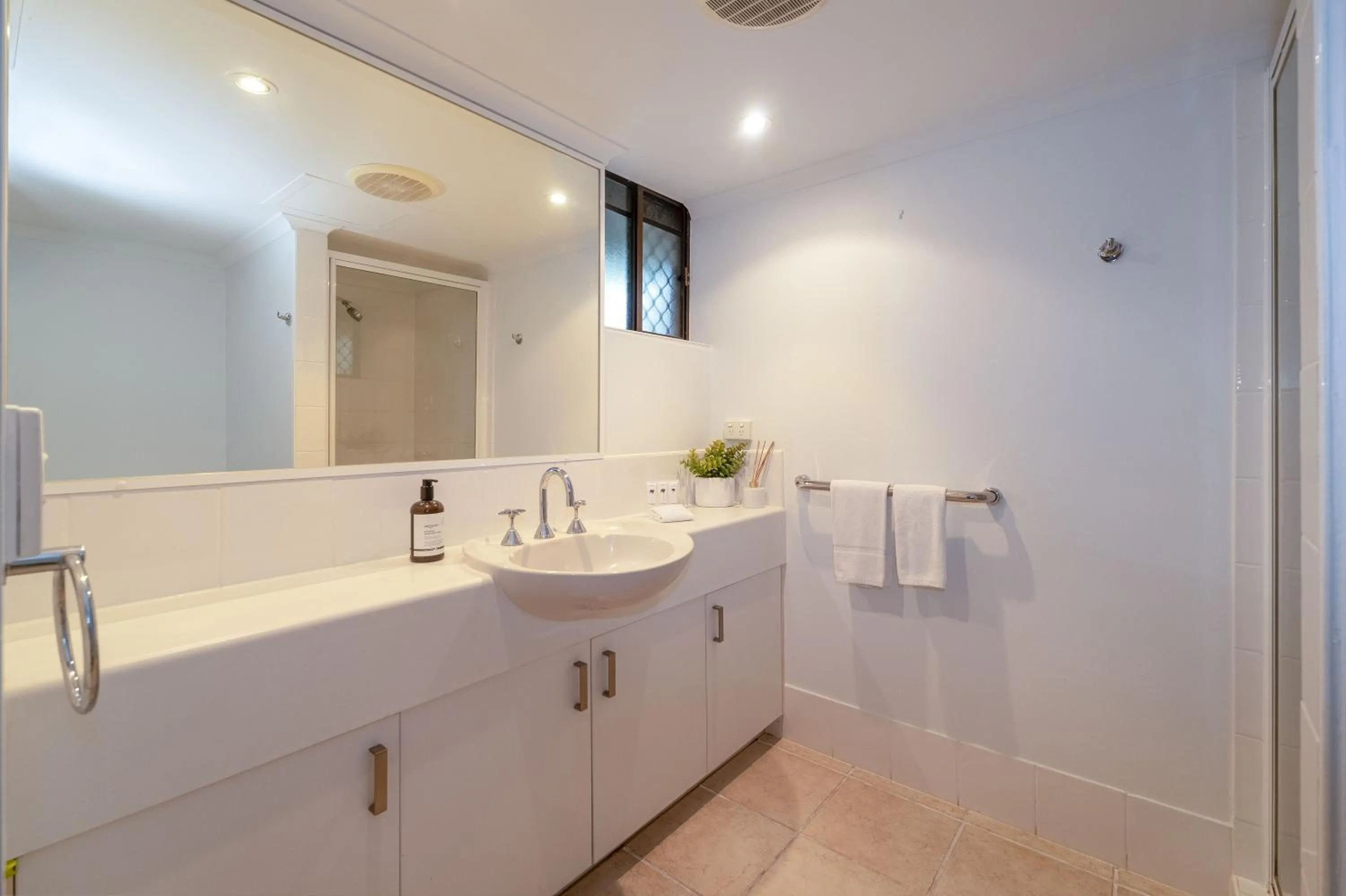 Bathroom in Munna Beach Apartments