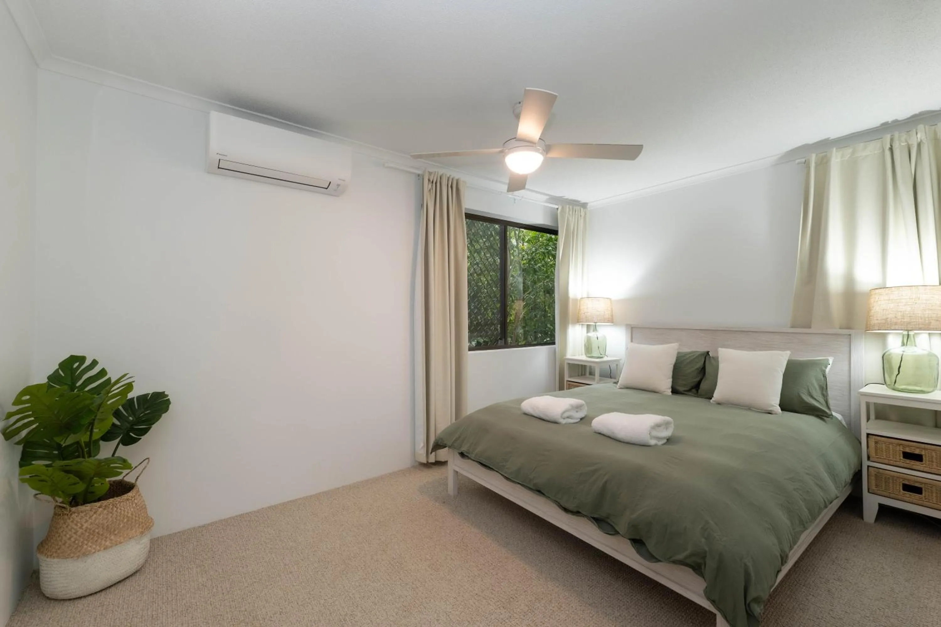 Bedroom, Bed in Munna Beach Apartments