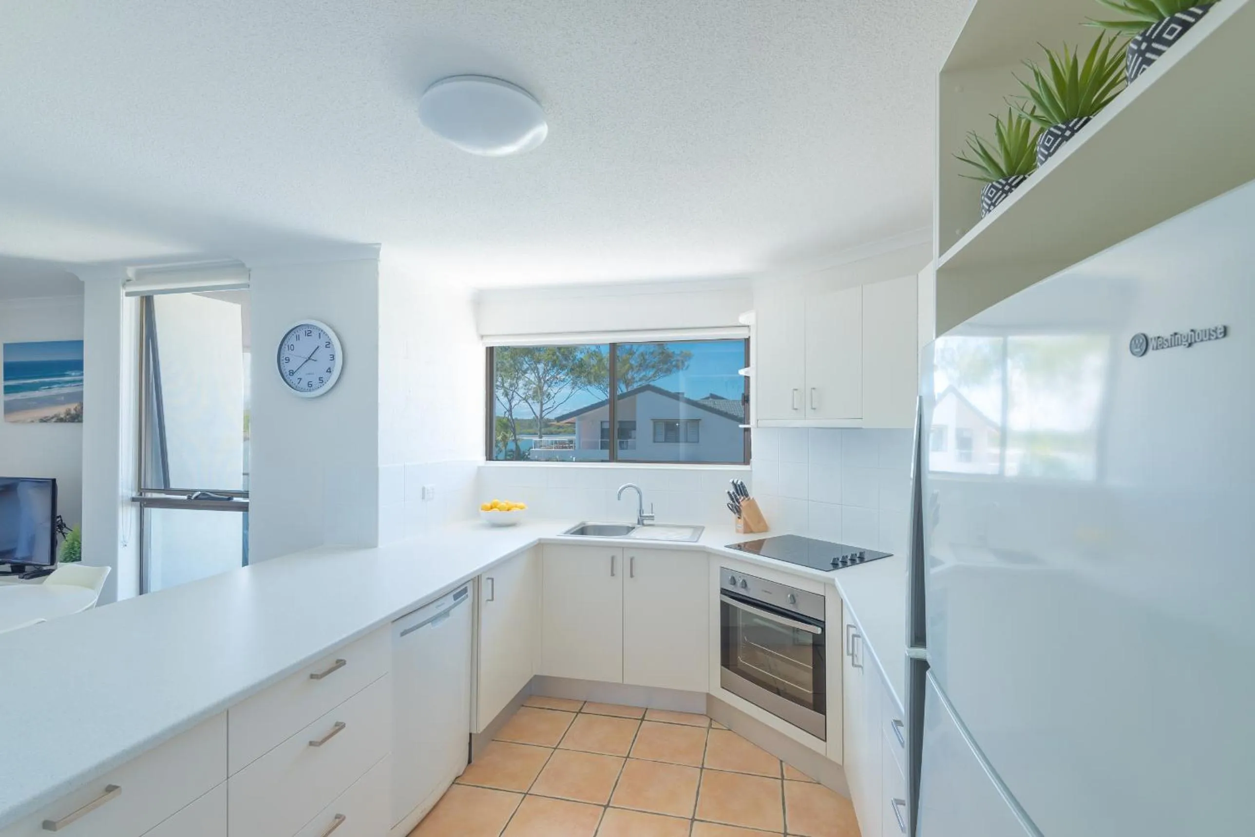Kitchen or kitchenette in Munna Beach Apartments