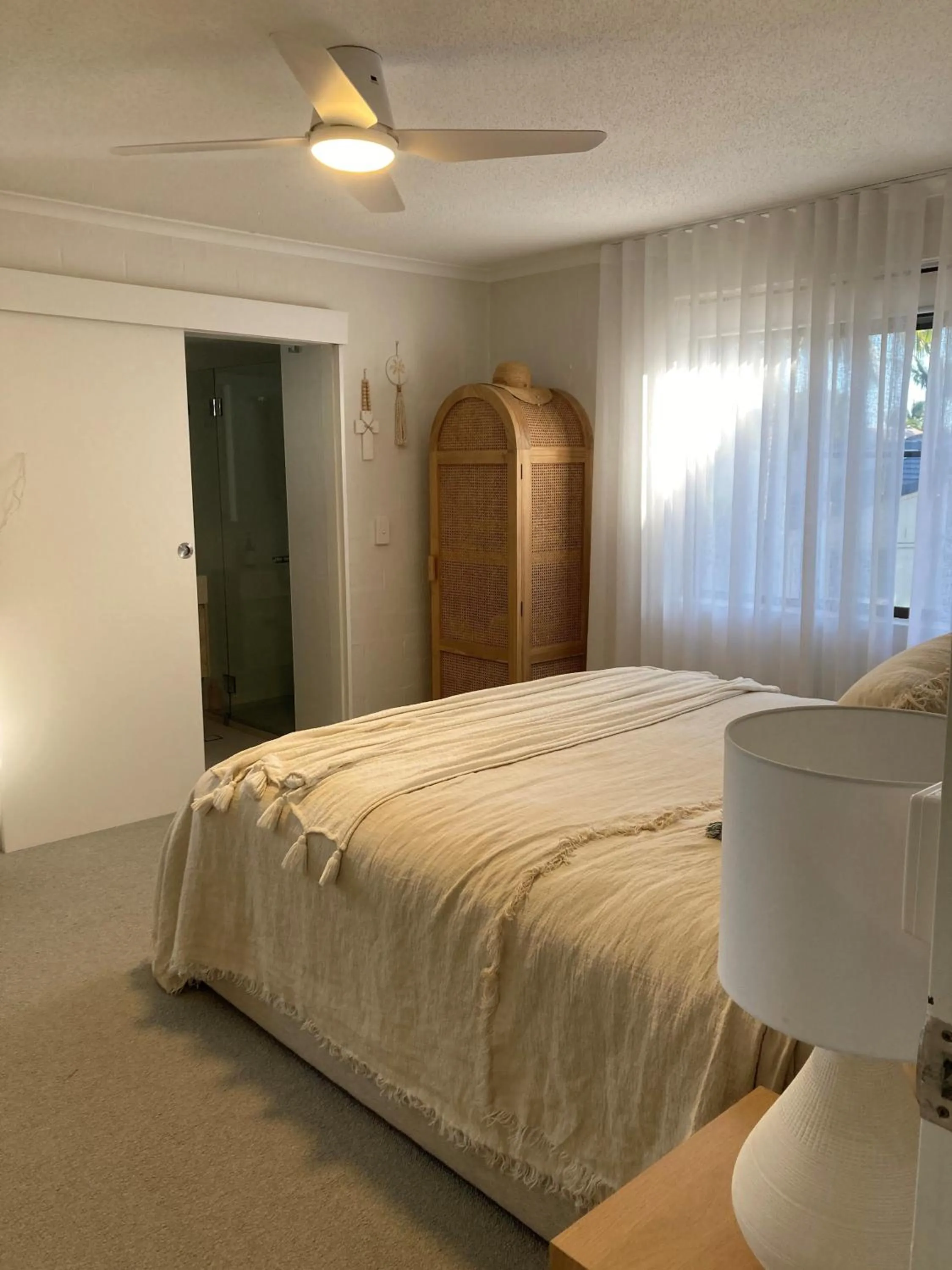 Bedroom, Bed in Munna Beach Apartments