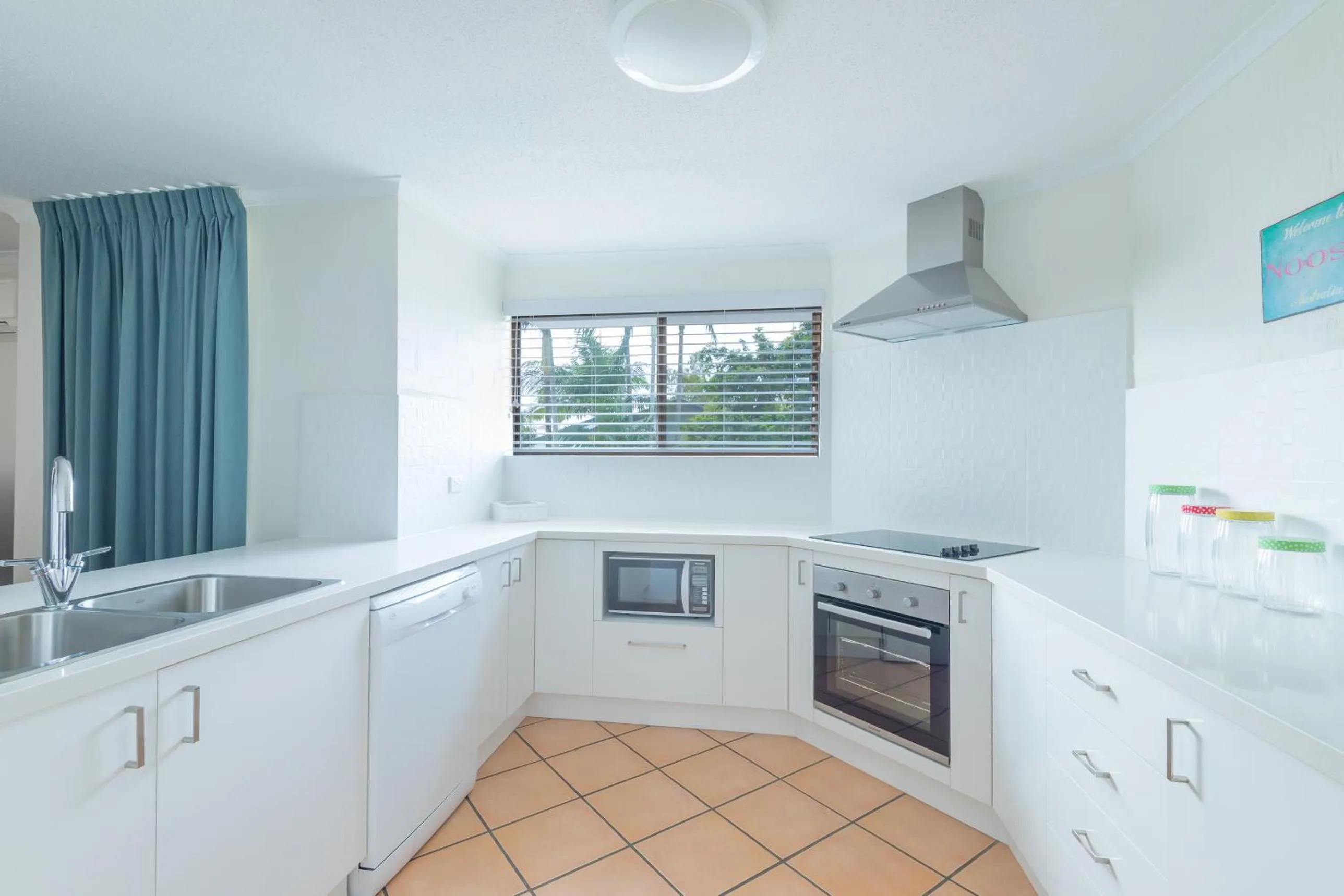 Kitchen or kitchenette in Munna Beach Apartments