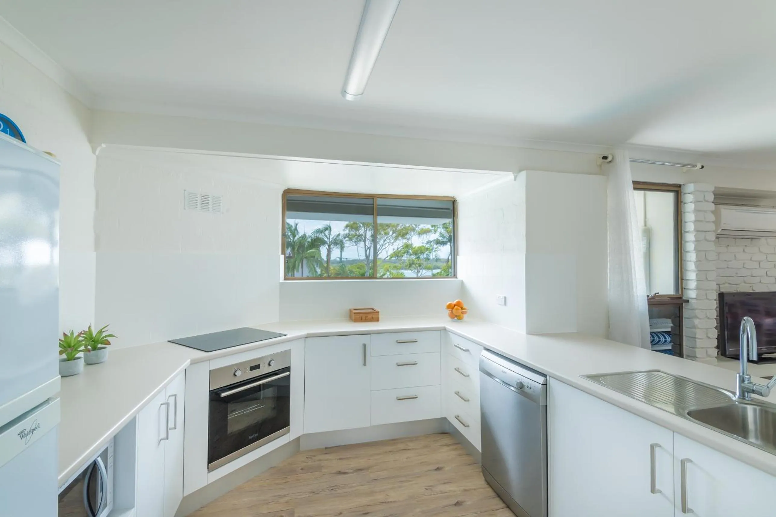 Kitchen or kitchenette in Munna Beach Apartments
