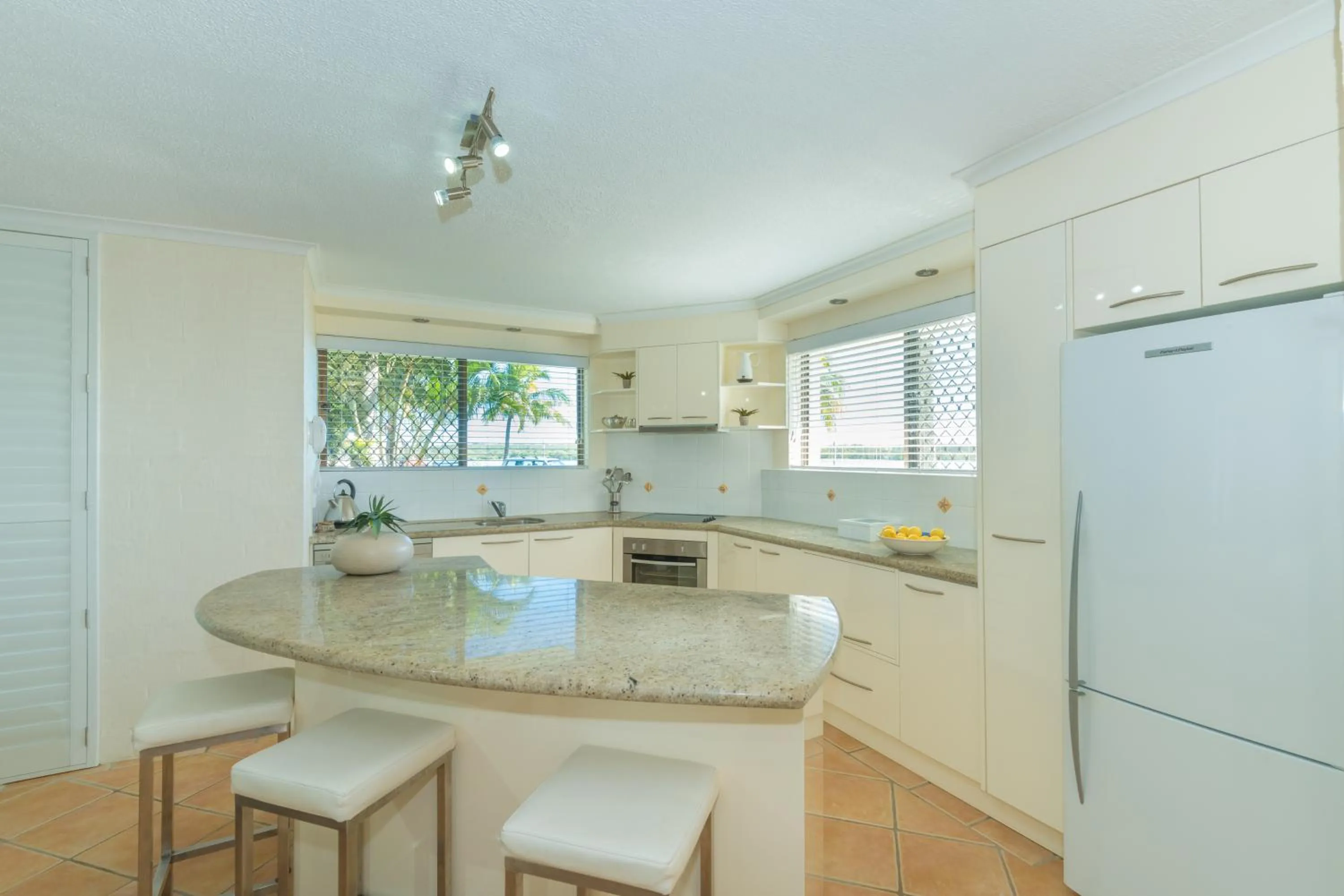 Kitchen or kitchenette in Munna Beach Apartments