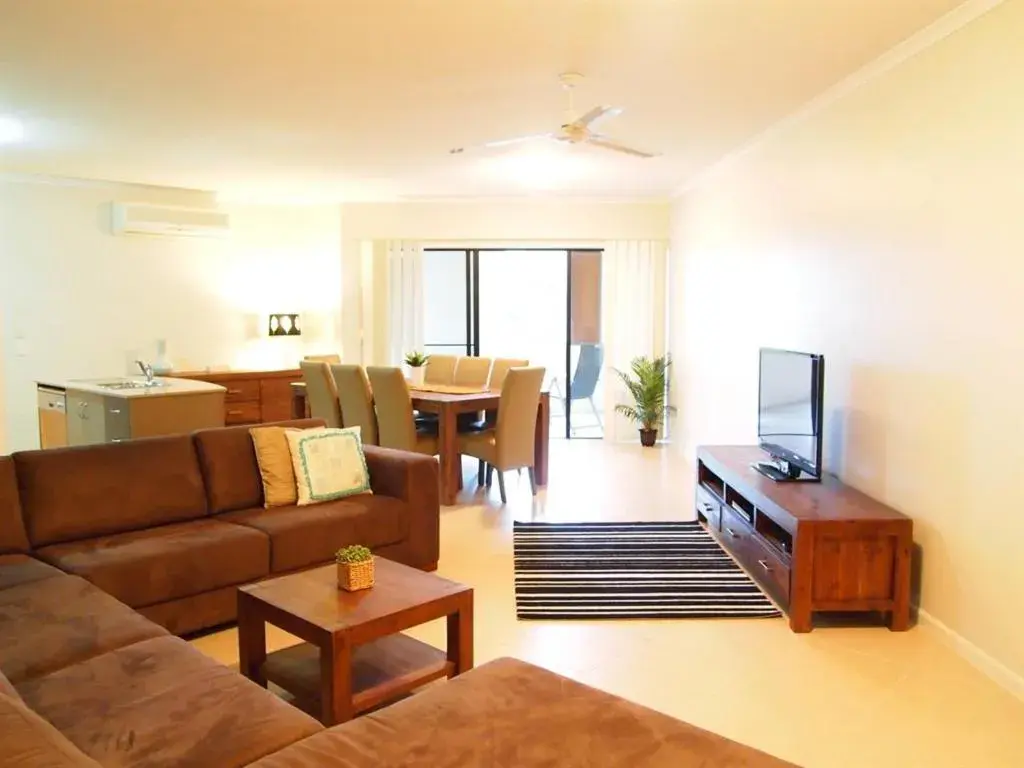Two-Bedroom Apartment with Balcony in Edge Apartments Cairns Two-Bedroom Apartment with Balcony in Edge Apartments Cairns