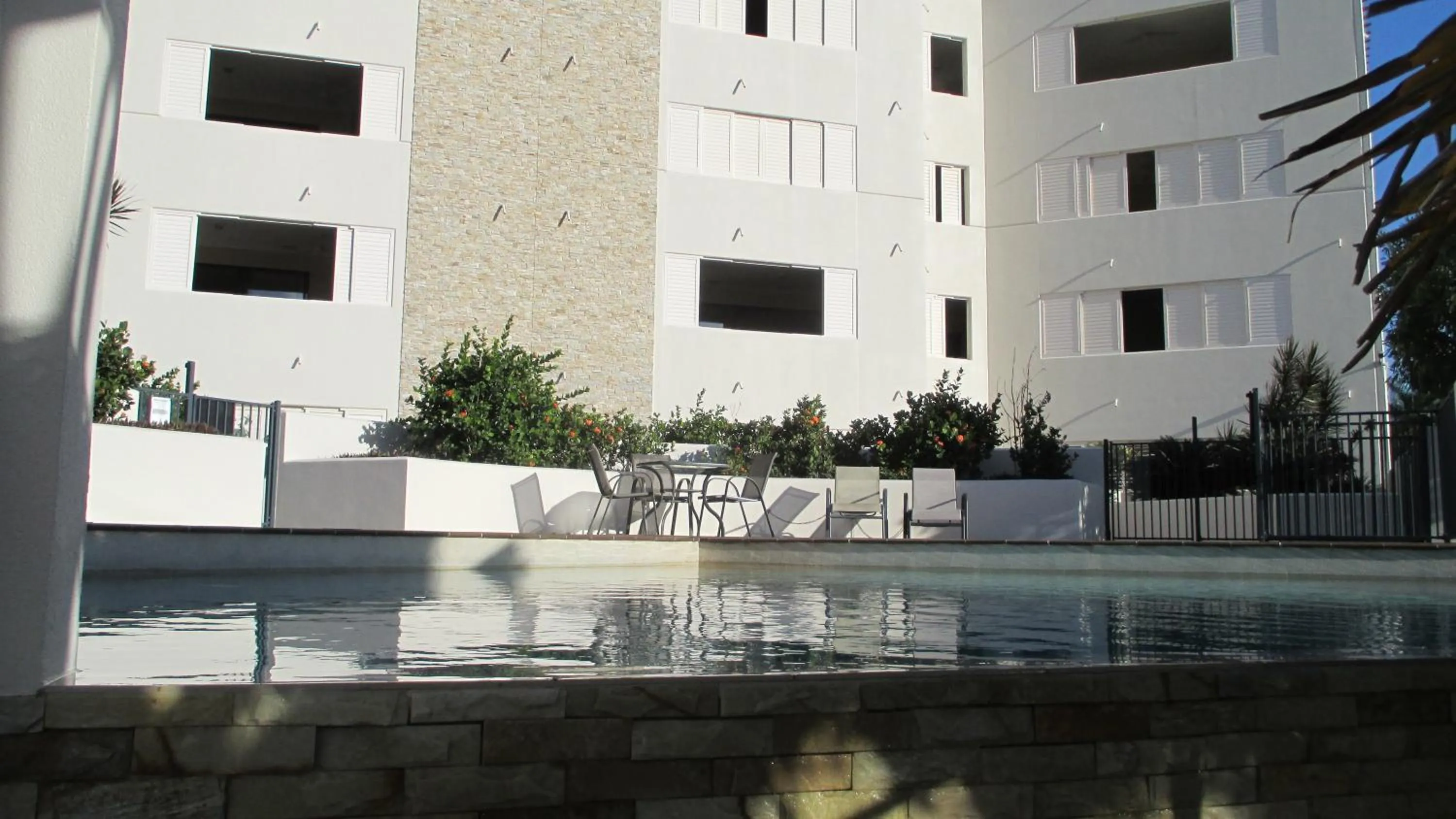 Swimming pool in Edge Apartments Cairns