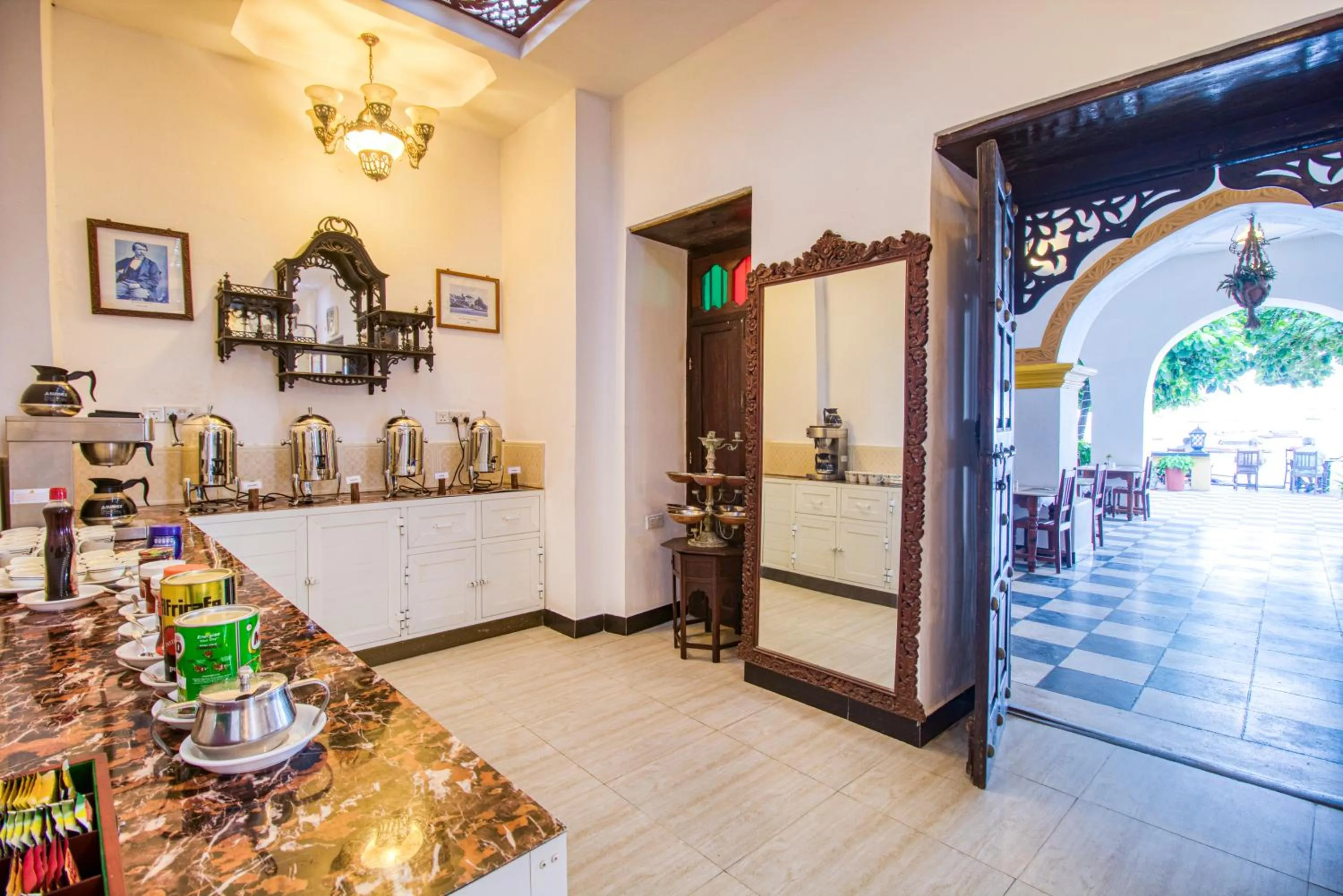 Food and drinks in Tembo Palace Hotel