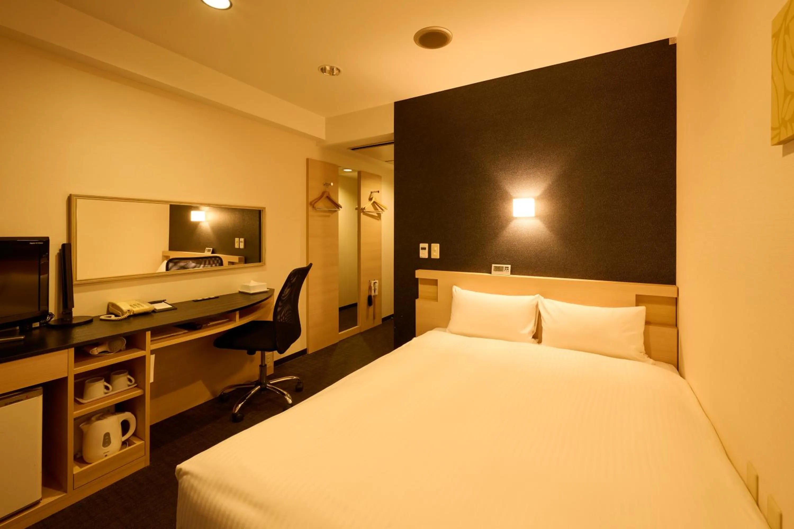 Photo of the whole room, Bed in Smile Hotel Kyoto Shijo