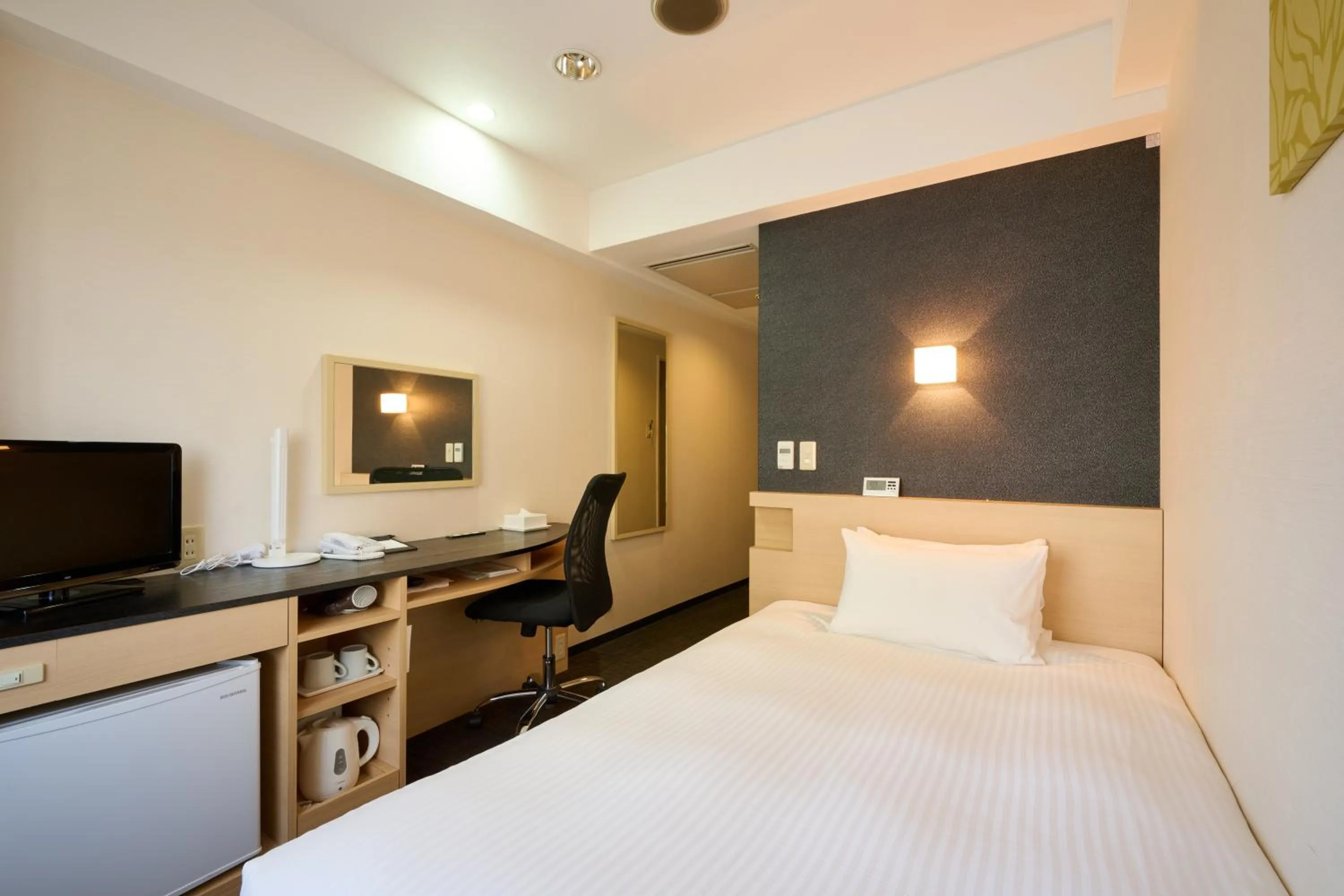 Photo of the whole room, Bed in Smile Hotel Kyoto Shijo