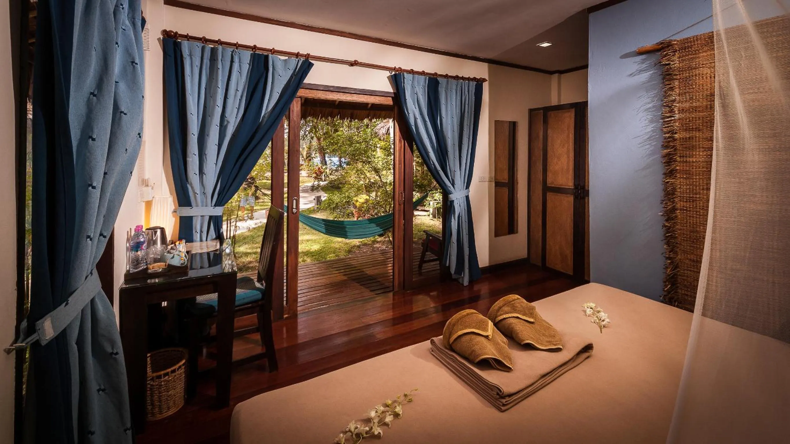 Photo of the whole room, Bed in Baan Manali Resort