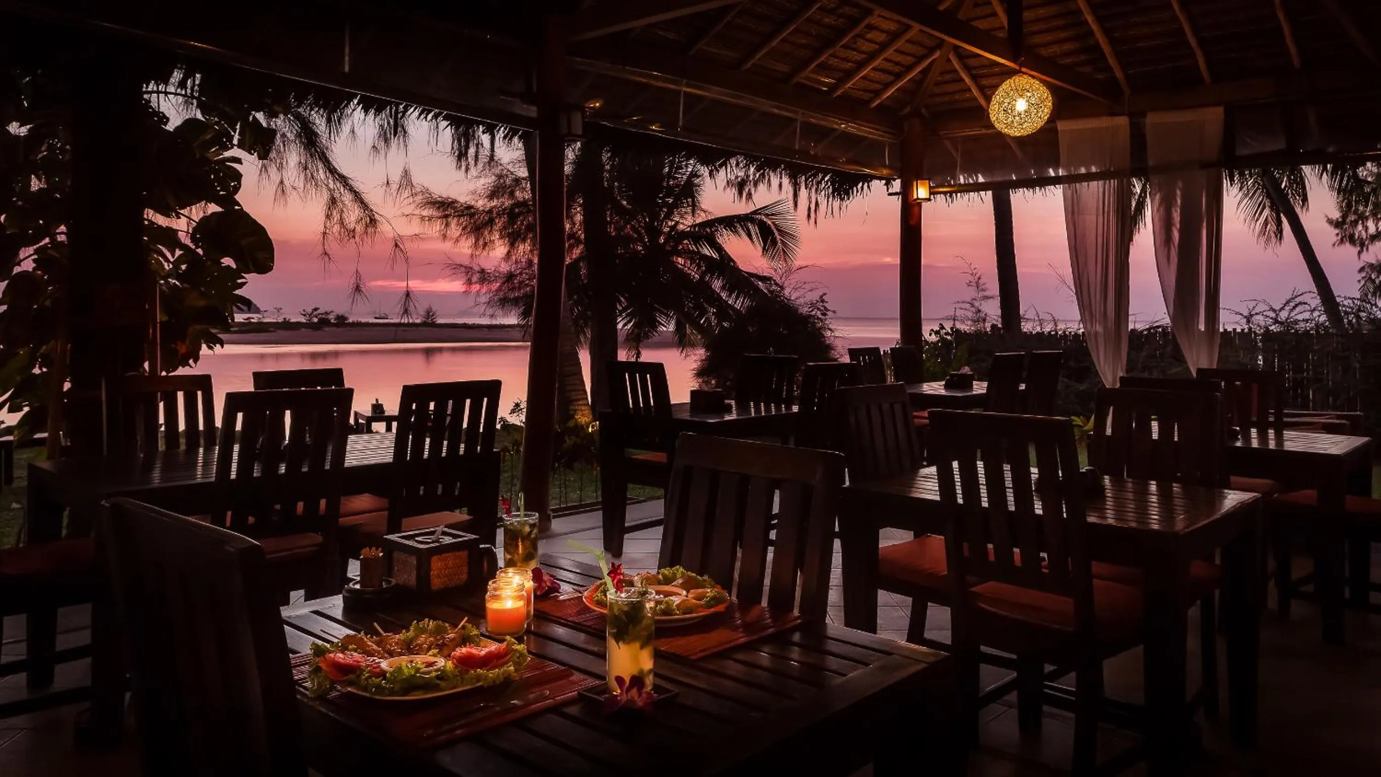 Restaurant/places to eat in Baan Manali Resort