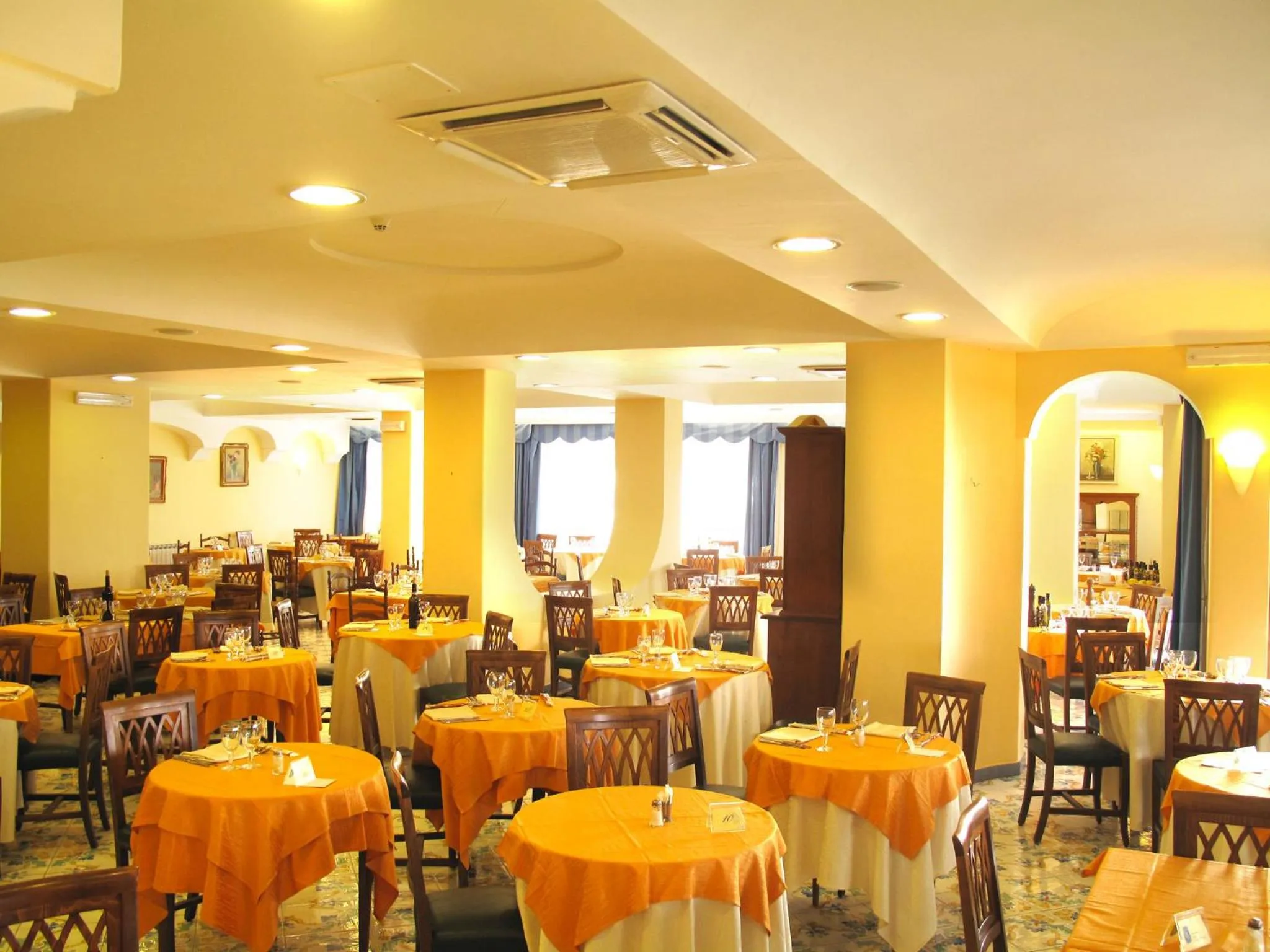 Restaurant/places to eat in Hotel Ambasciatori