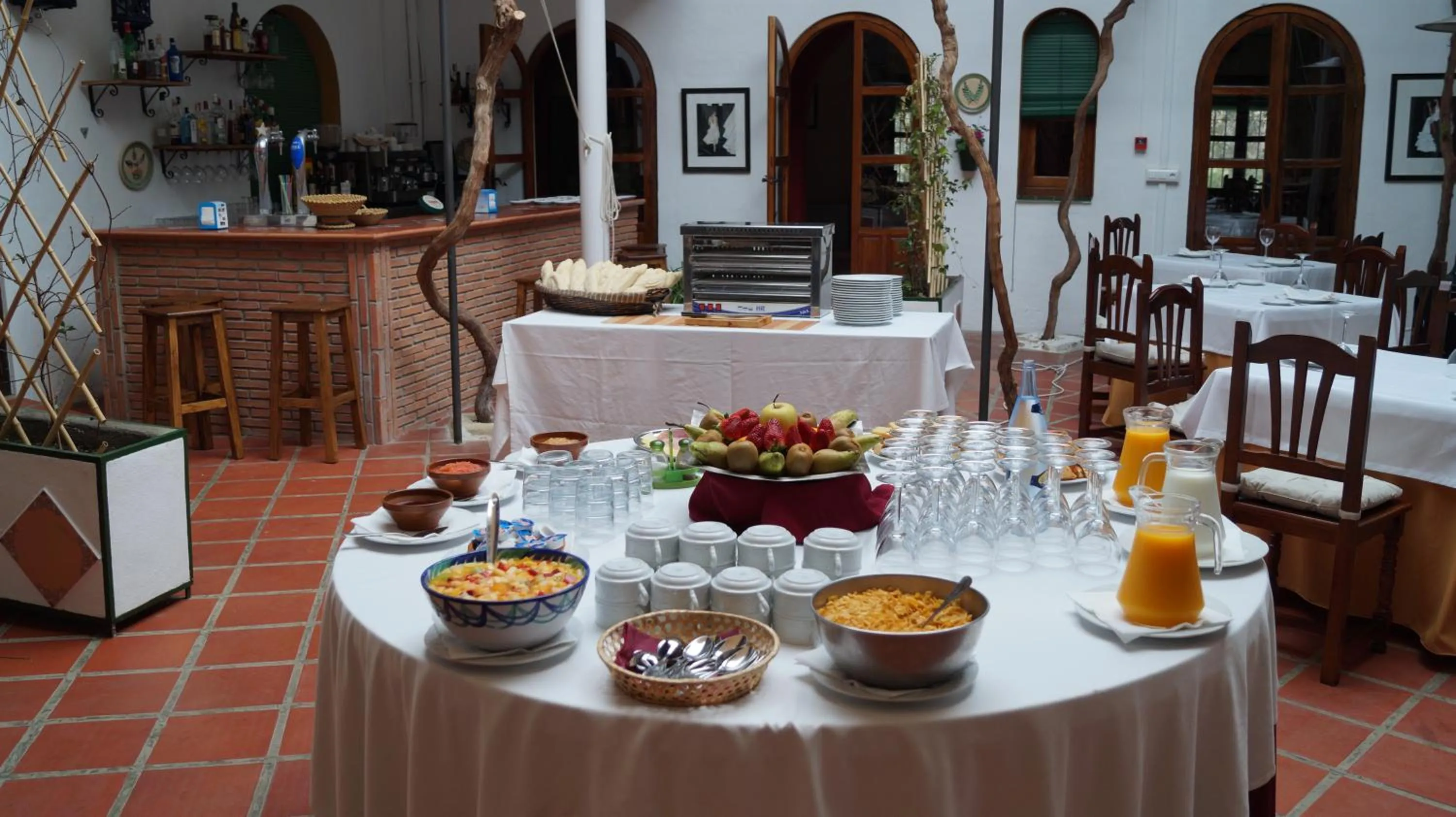 Food and drinks in Caserio de Iznájar