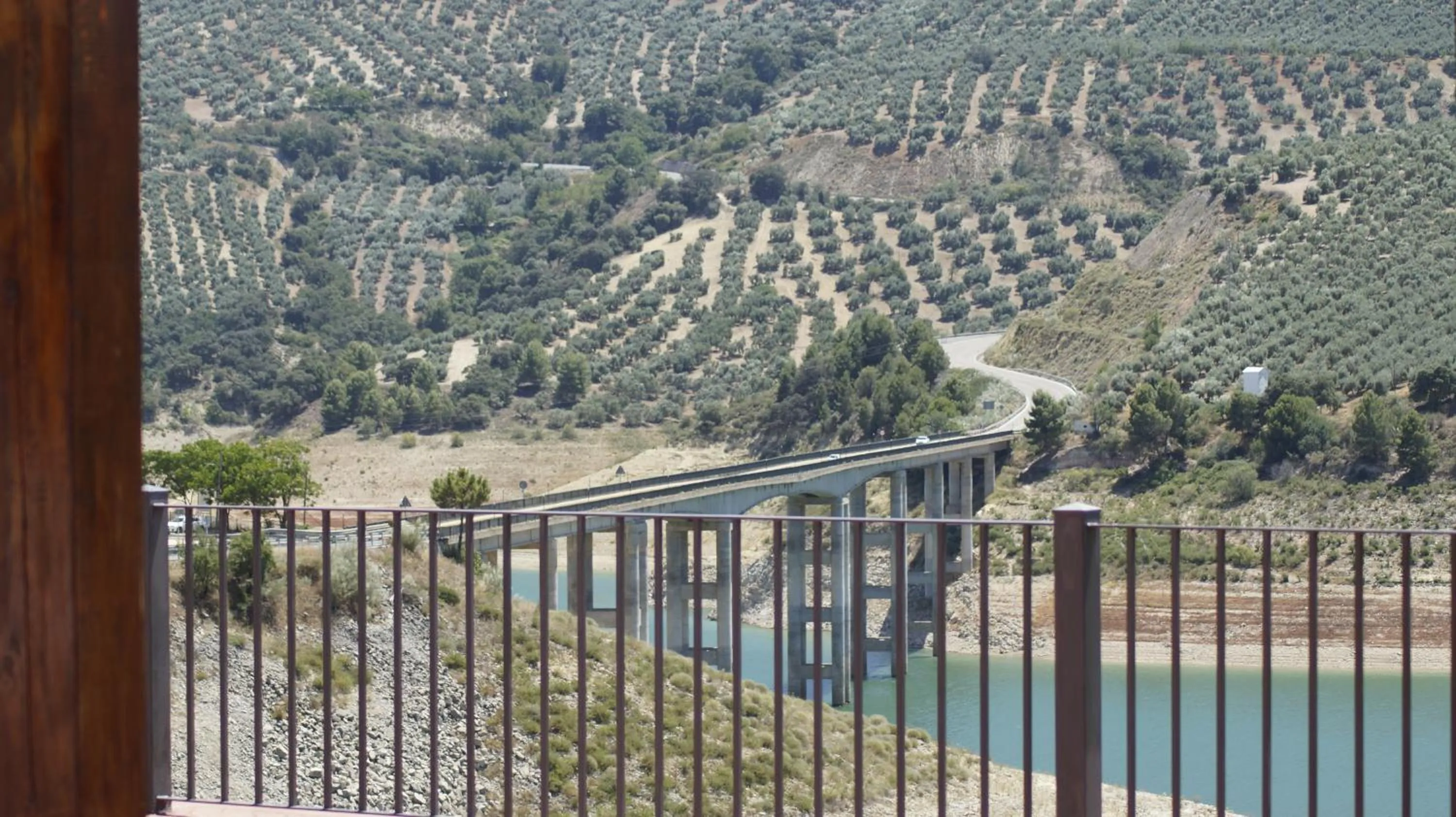 Restaurant/places to eat in Caserio de Iznájar