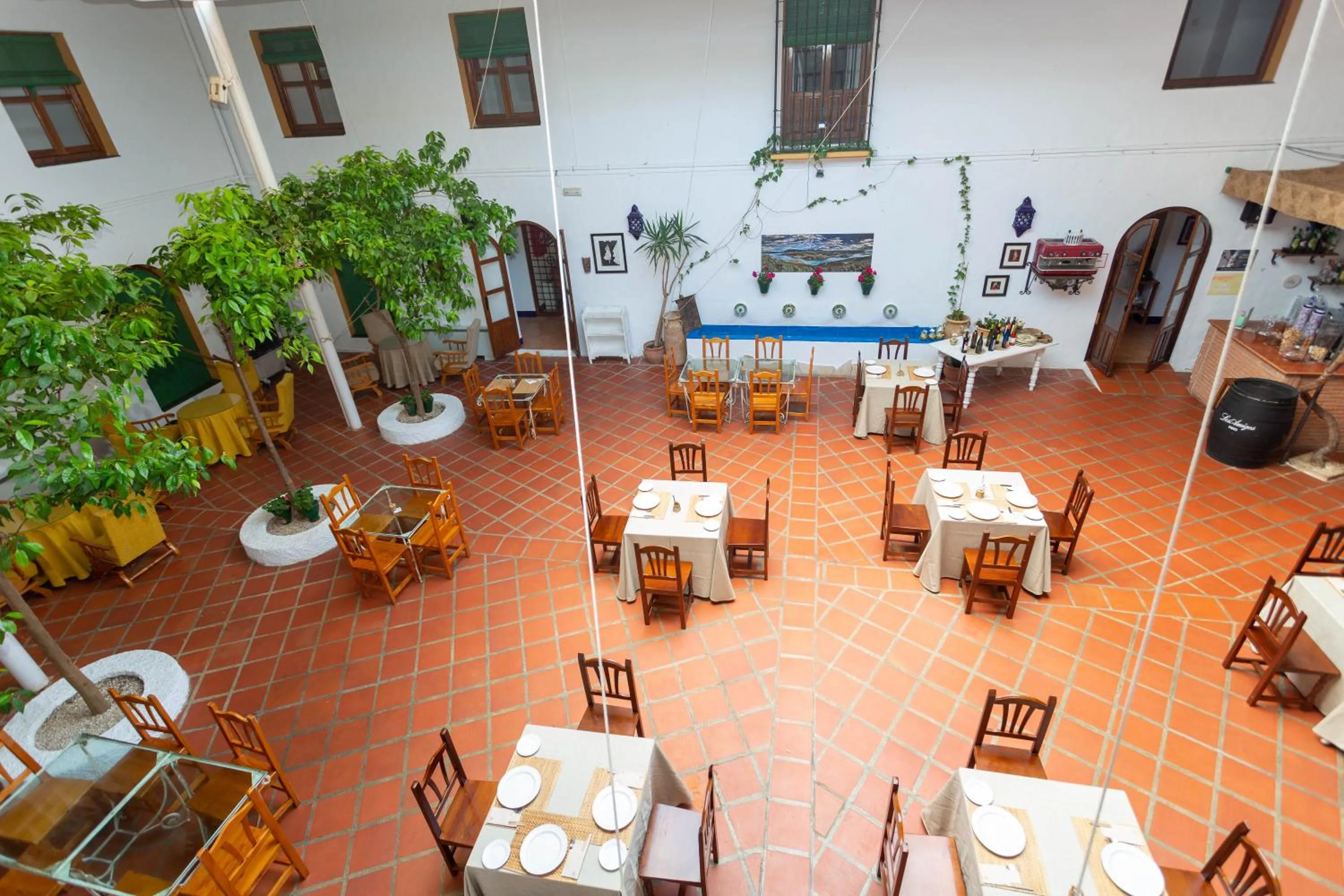 Restaurant/places to eat in Caserio de Iznájar