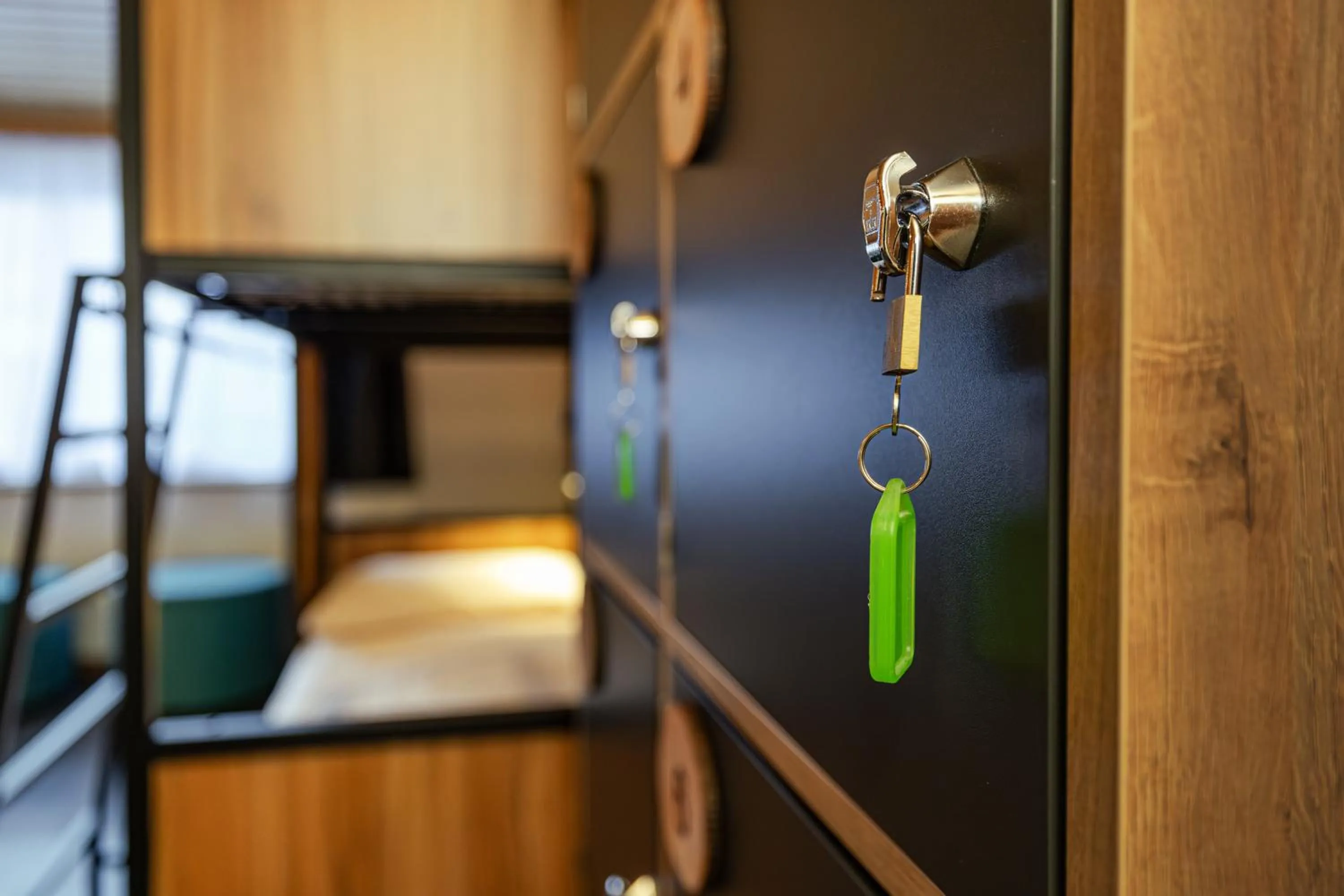 Photo of the whole room, Bed in Eiger Lodge Easy