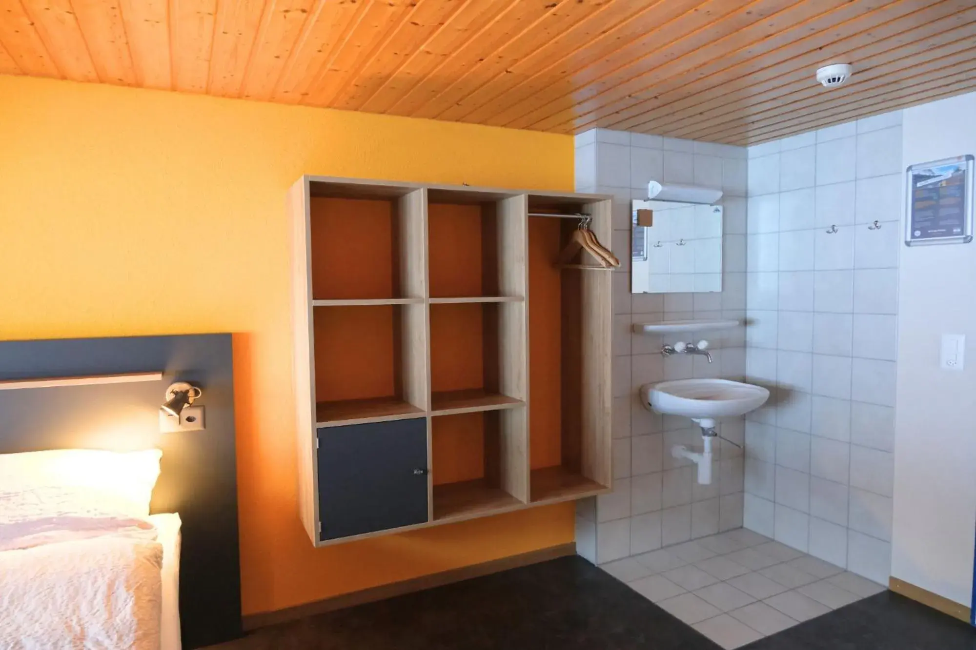 Quadruple Room with Mountain View in Eiger Lodge Easy Quadruple Room with Mountain View in Eiger Lodge Easy