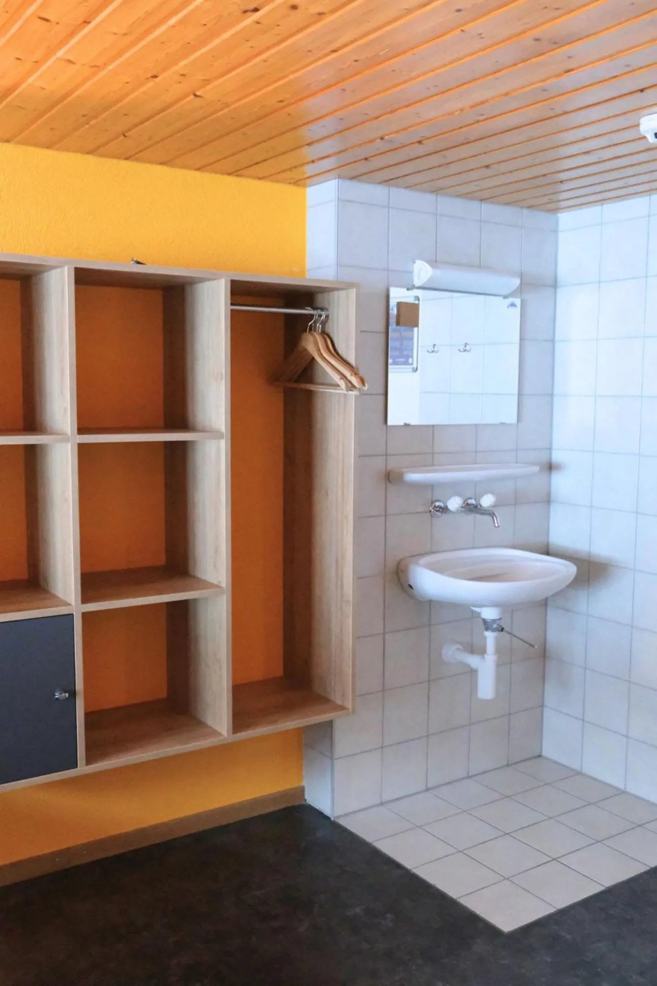 Photo of the whole room in Eiger Lodge Easy