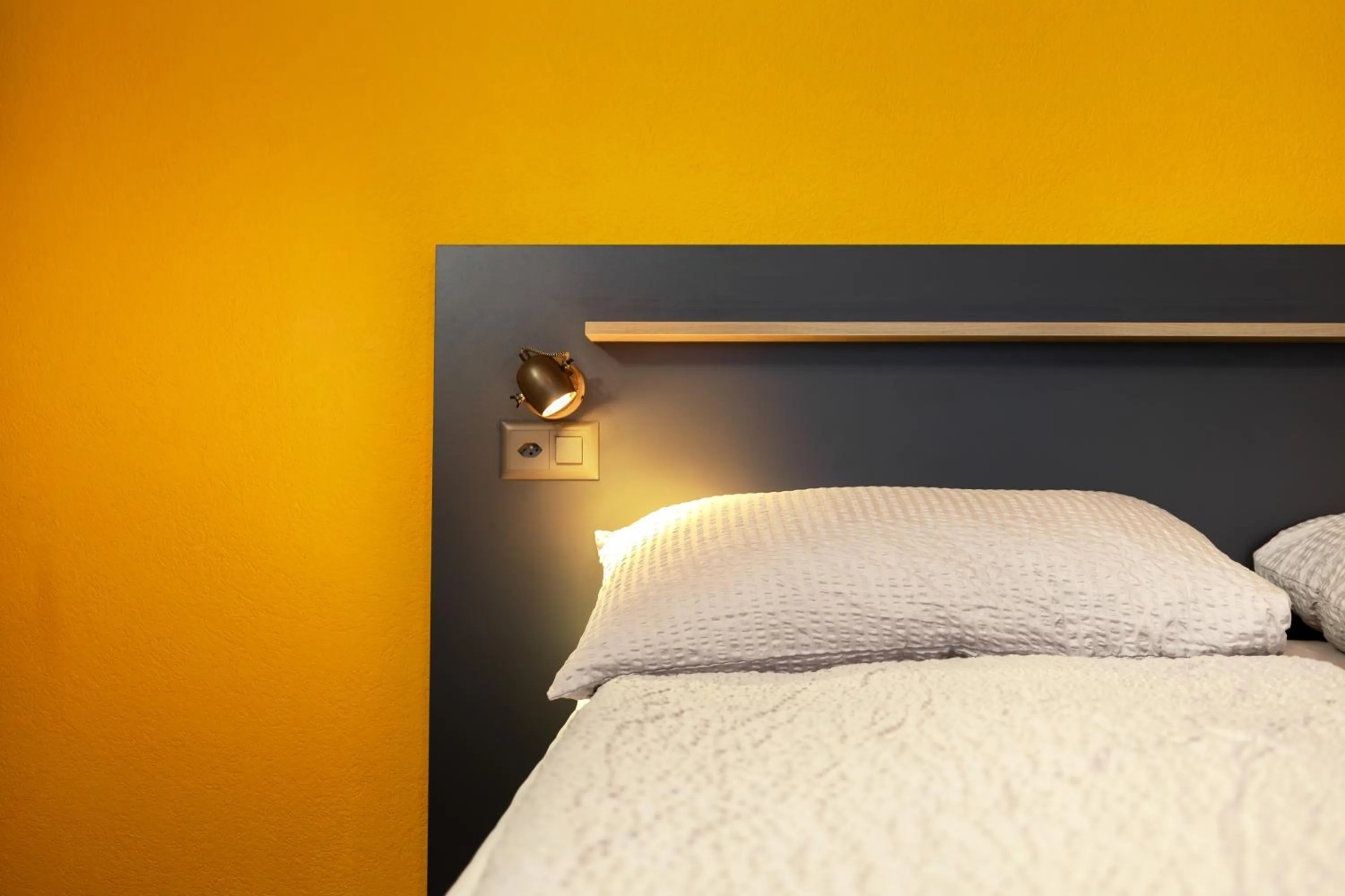 Photo of the whole room, Bed in Eiger Lodge Easy