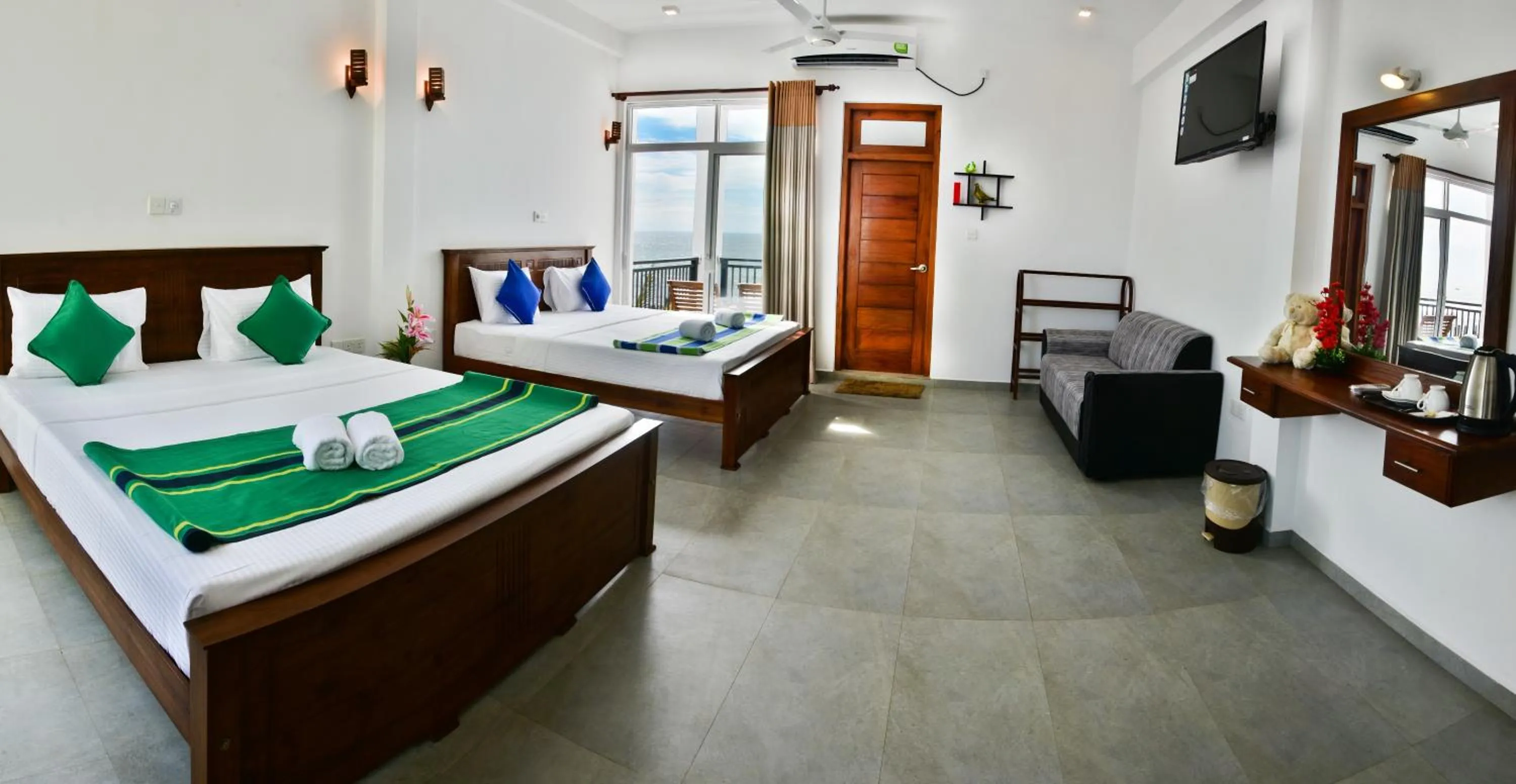 Bedroom, Bed in Rominrich