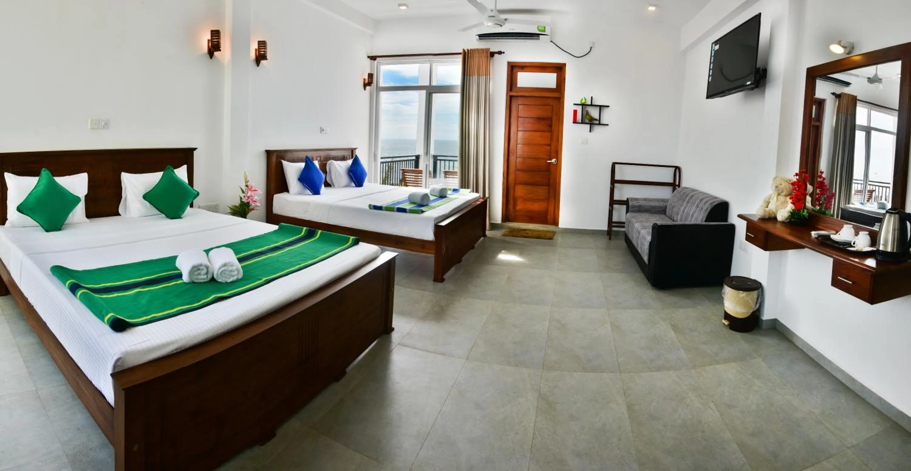 Bedroom, Bed in Rominrich