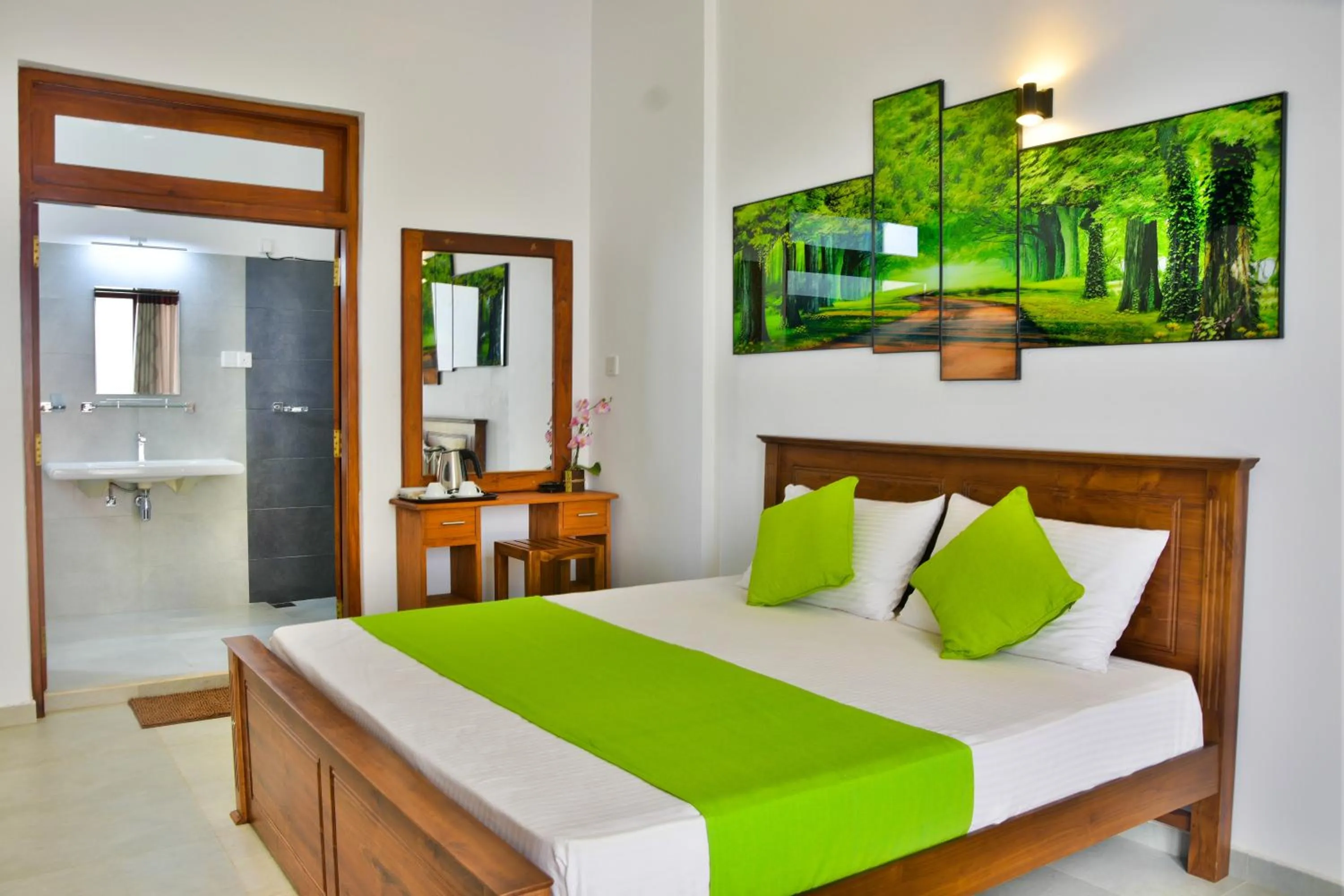 Bathroom, Bed in Rominrich