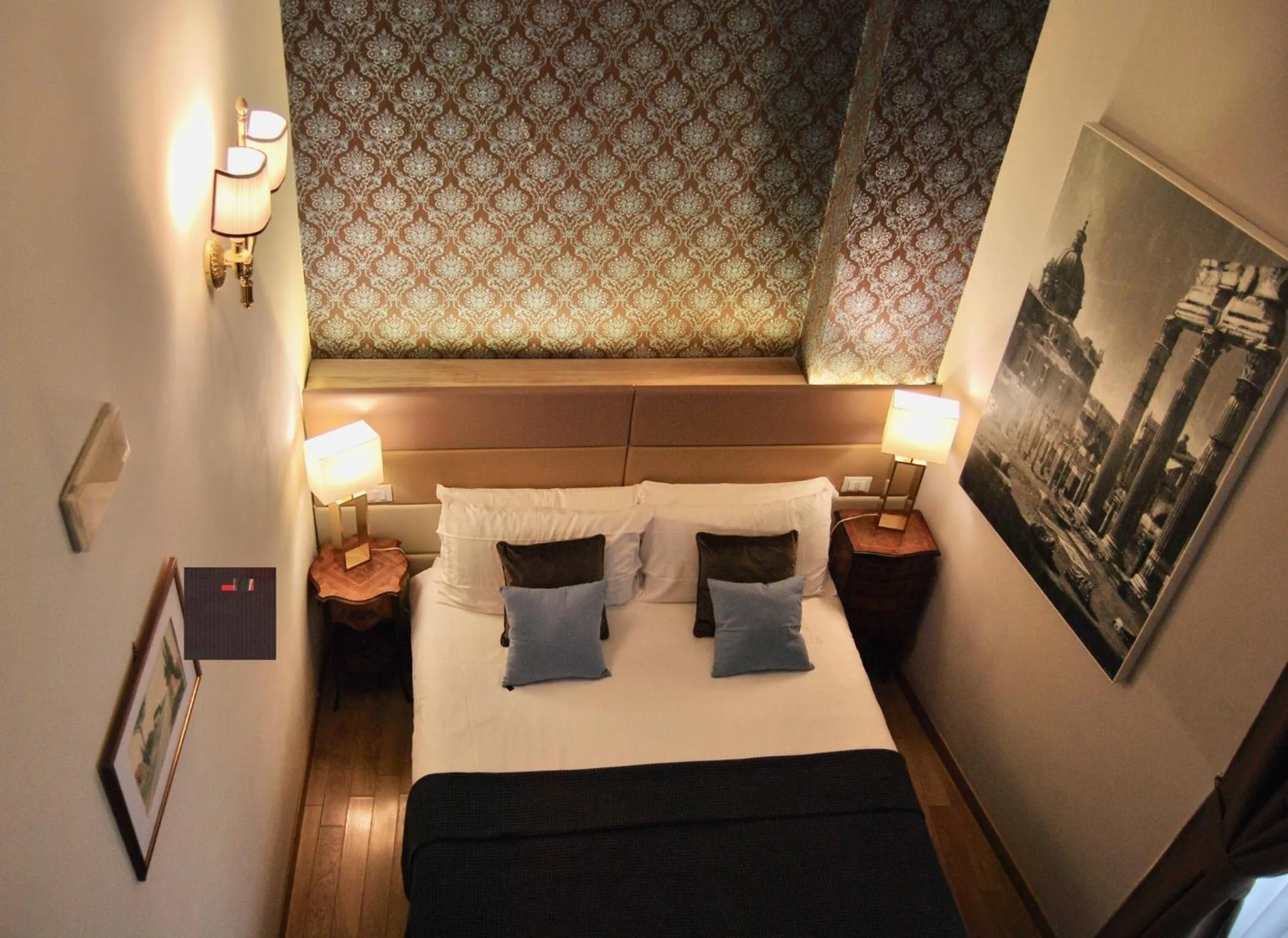 Photo of the whole room, Bed in Navona Residenza de Charme