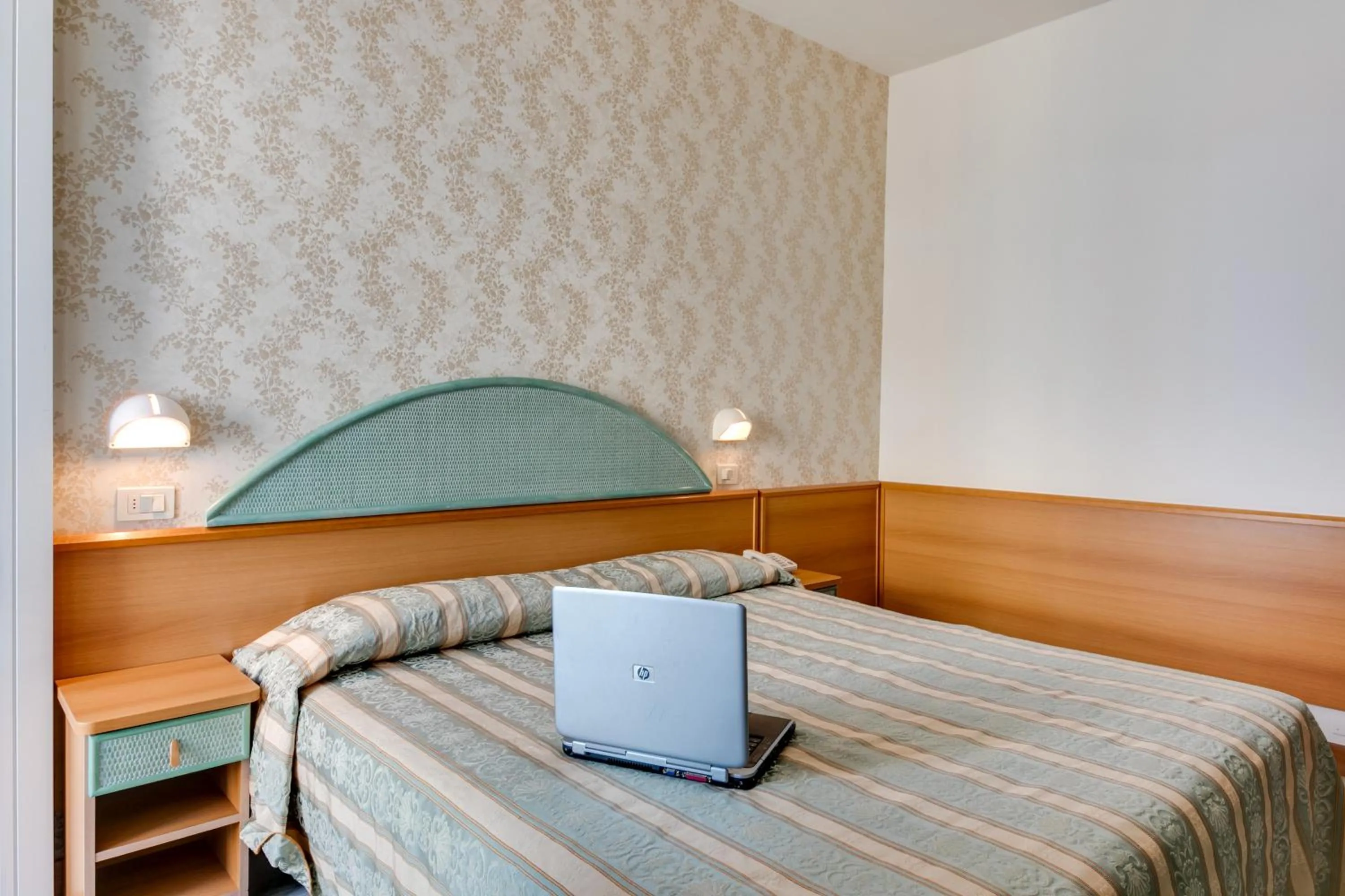 Bedroom, Bed in Hotel Cigno D'Oro