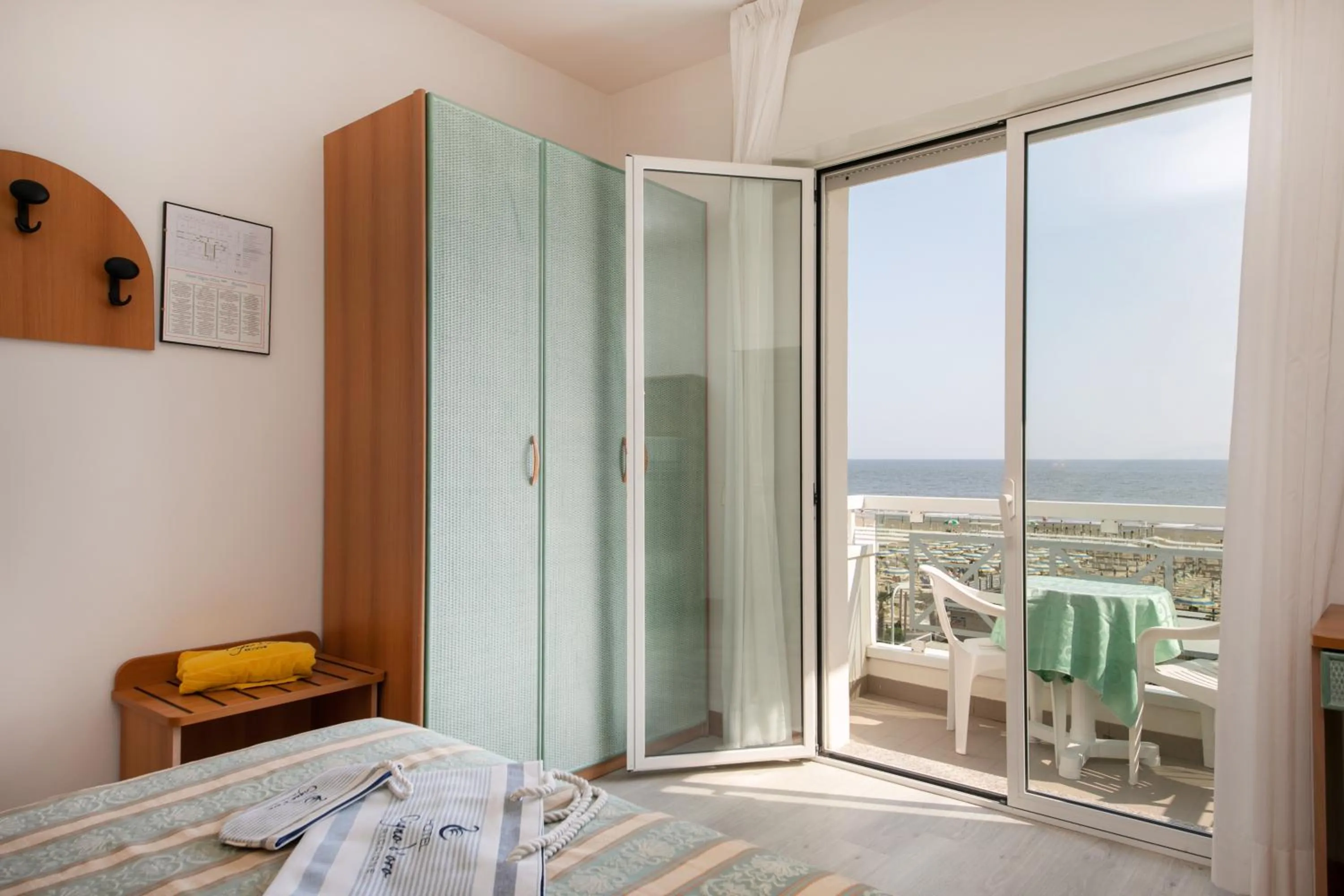 Sea view, Bed in Hotel Cigno D'Oro