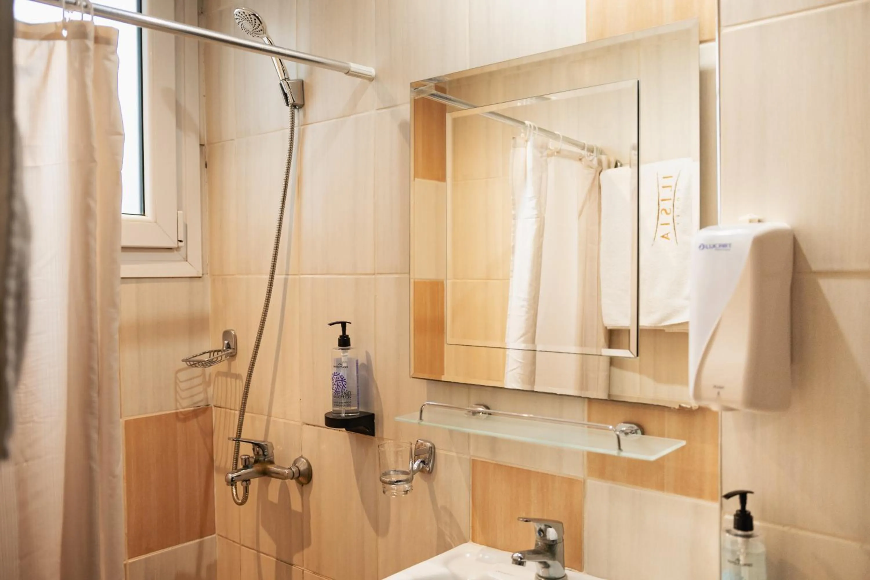 Bathroom in Hotel Ilisia