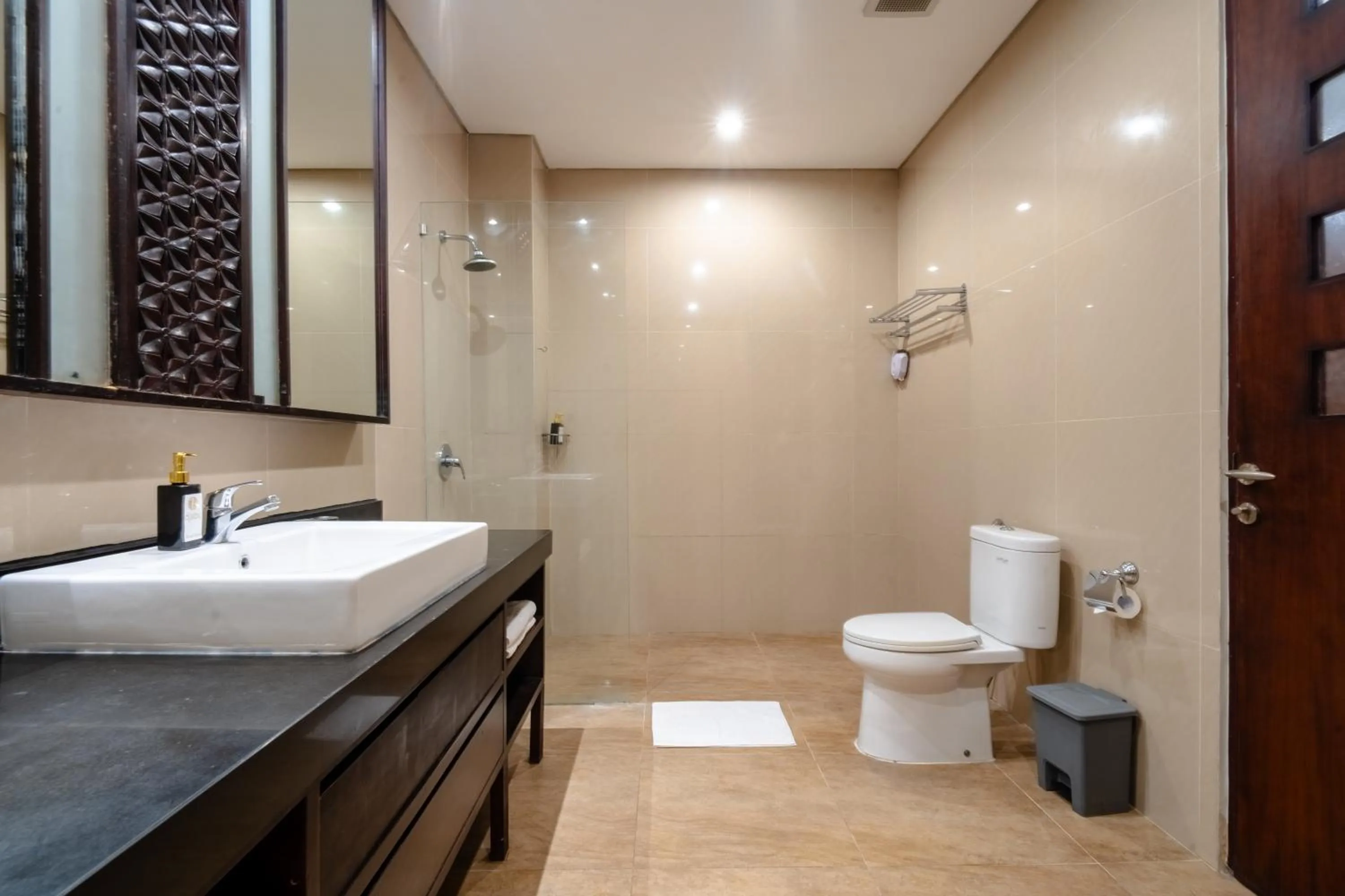 Bathroom in djabu Seminyak Hotel