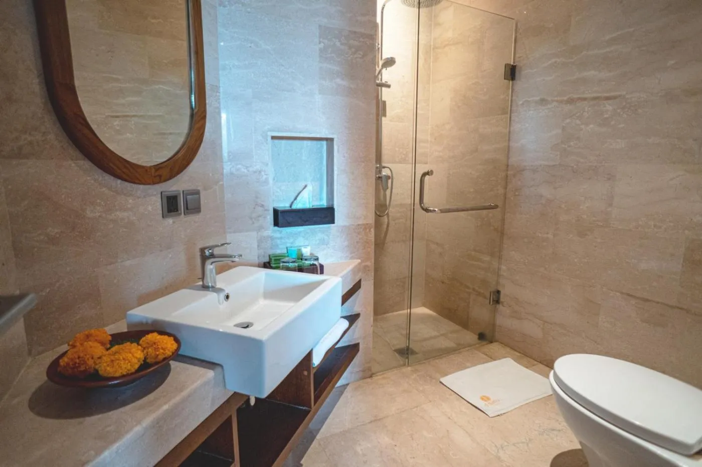 Bathroom in djabu Seminyak Hotel