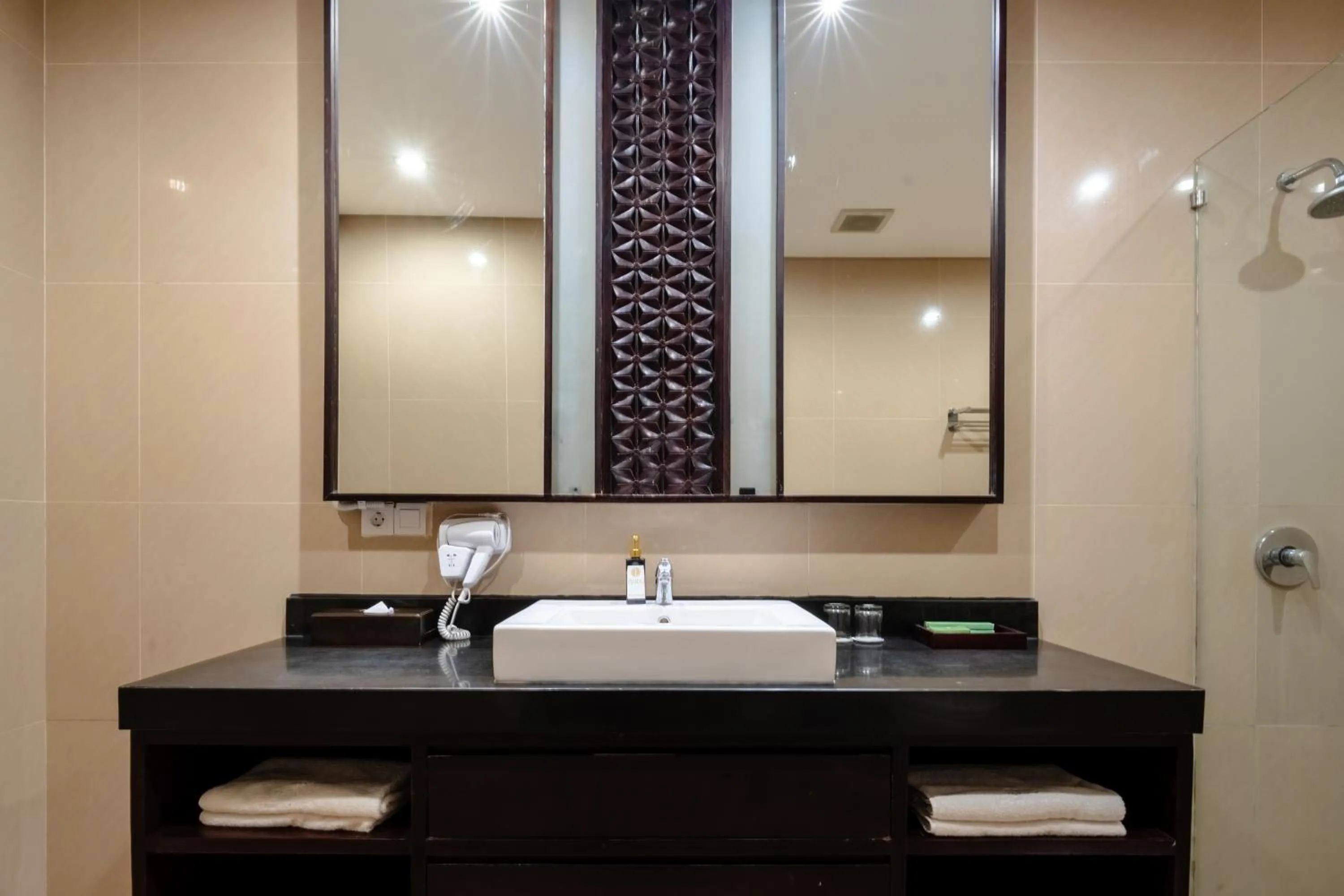 Bathroom in djabu Seminyak Hotel