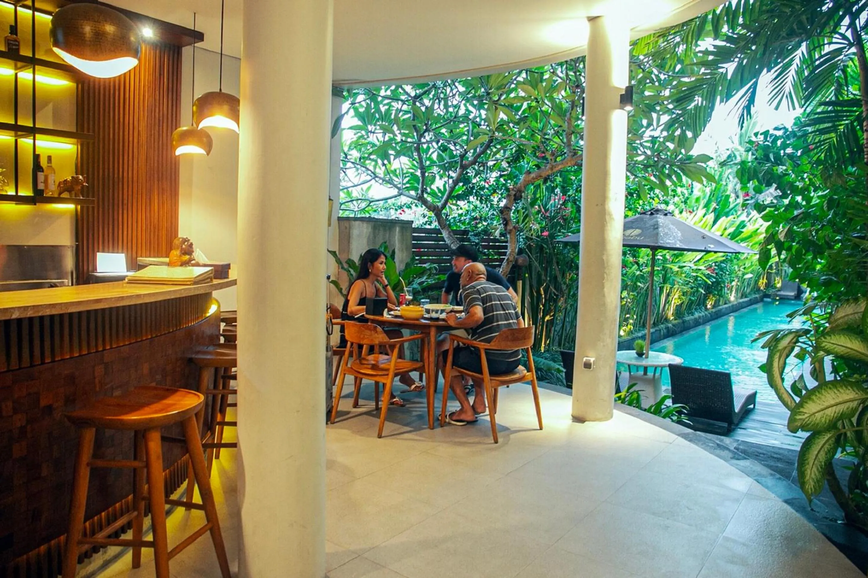 Restaurant/places to eat in djabu Seminyak Hotel