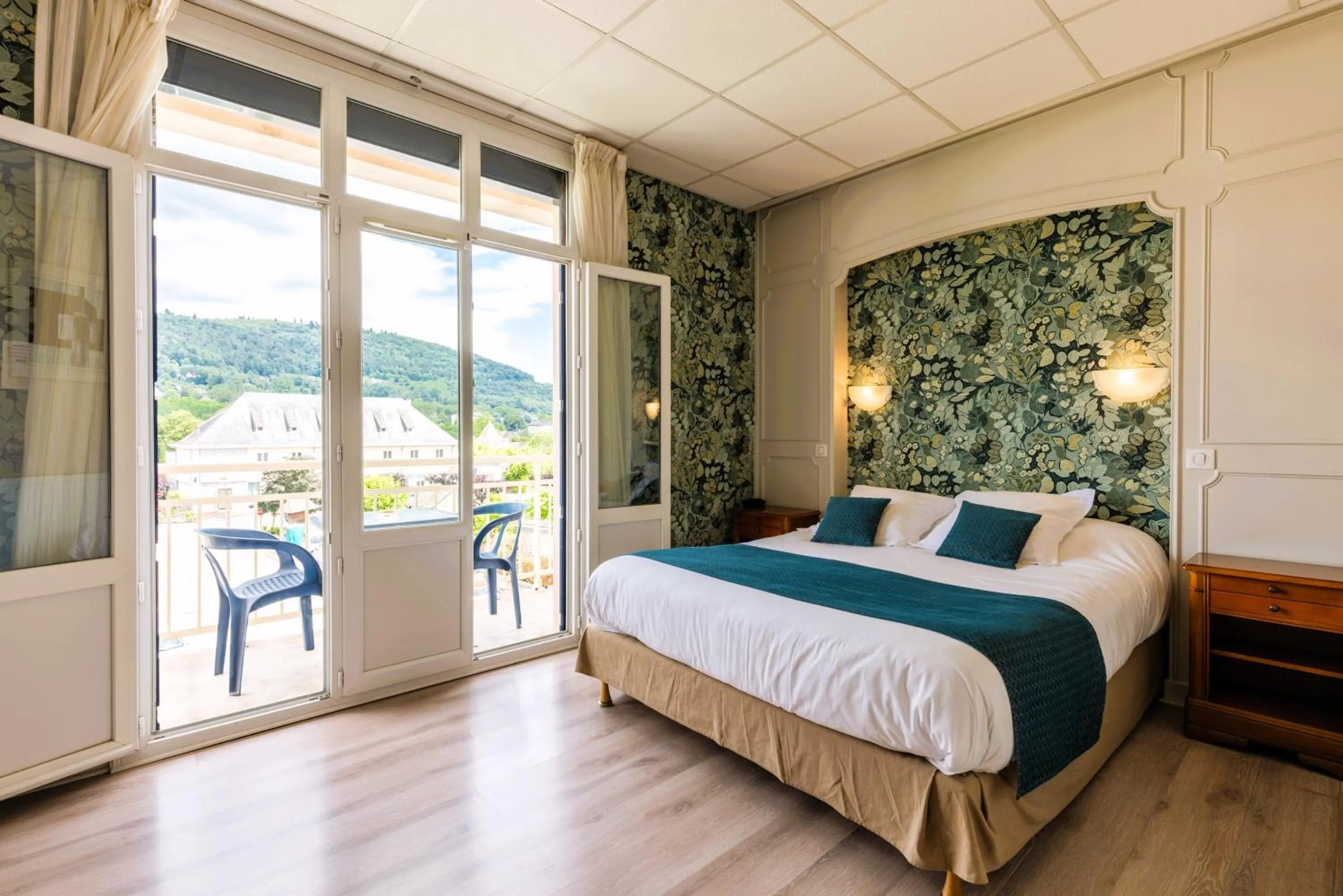 Photo of the whole room, Bed in Le Sablier du Temps